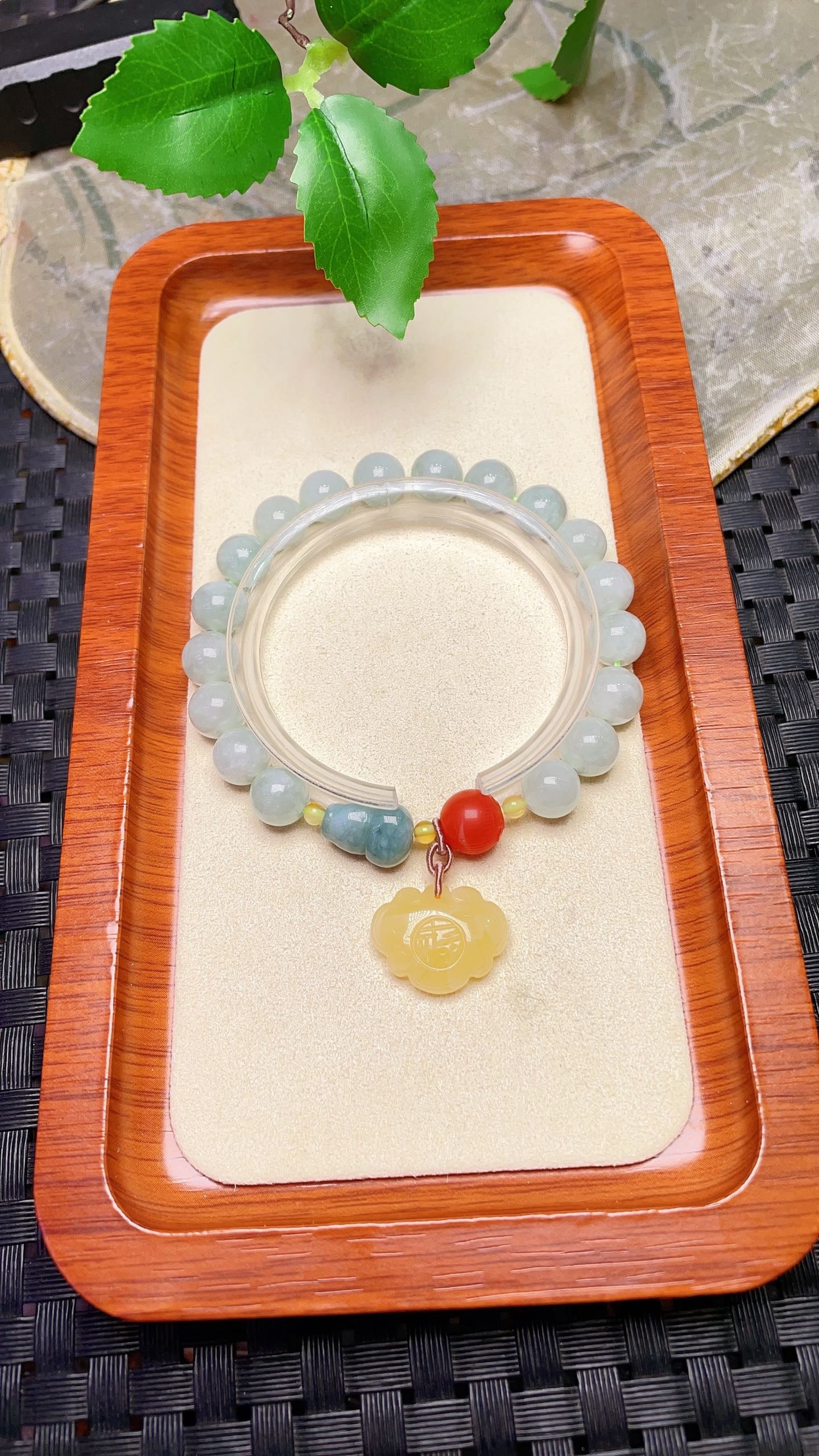 Original handmade custom natural jadeite bracelet: Original handmade natural jadeite bracelet, with a lustrous color, paired with natural red agate lantern beads, a jadeite gourd, and a natural amber ruyi lock. Simple, elegant, and versatile. Provenan