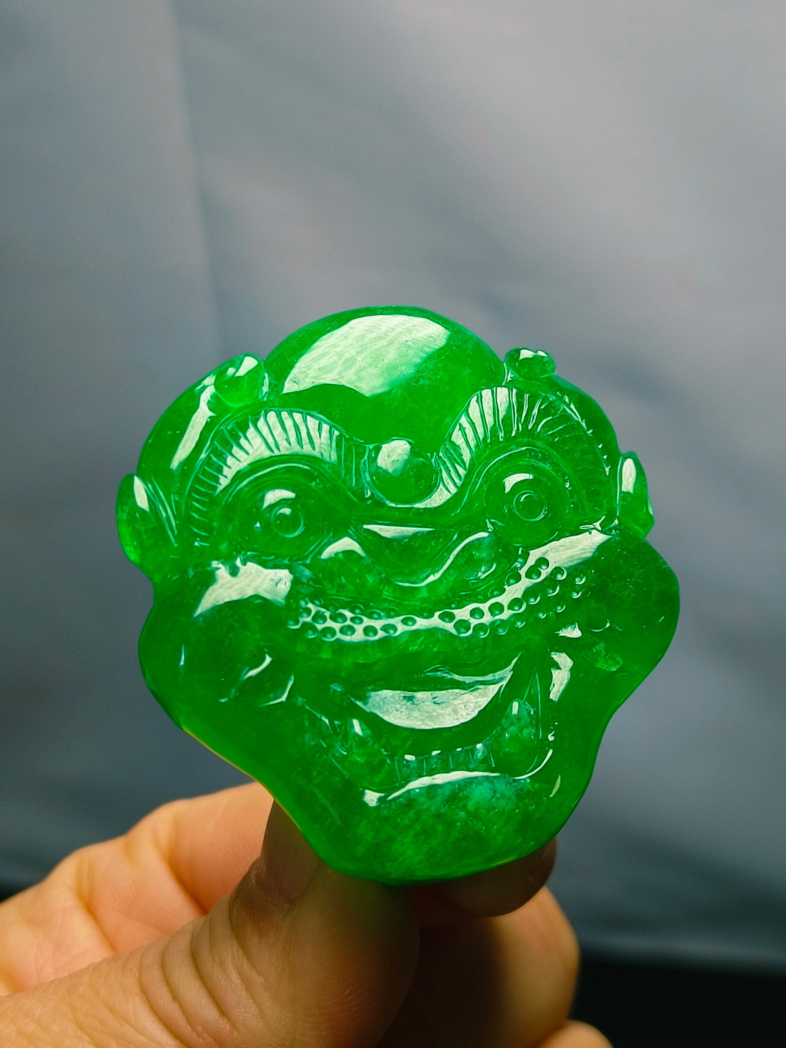 Dragon Stone Type Imperial Green Jadeite Auspicious Beast Belt Buckle (1 of 8)