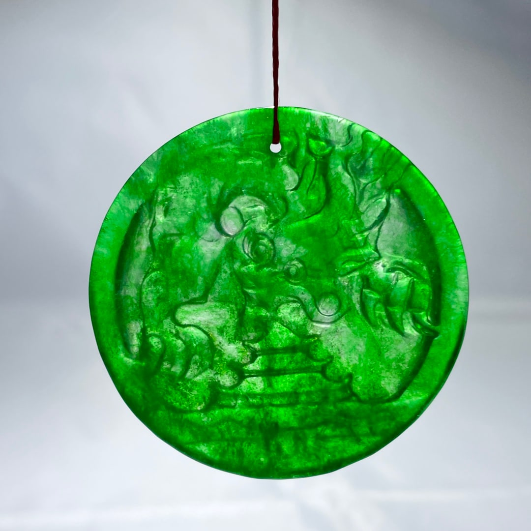 High-grade icy dragon stone jadeite pendant: High-grade icy dragon stone jadeite pendant Provenance:Private collection from a professor in University of York. We have an in-house shipping department to ensure your post-purchase processing is as 