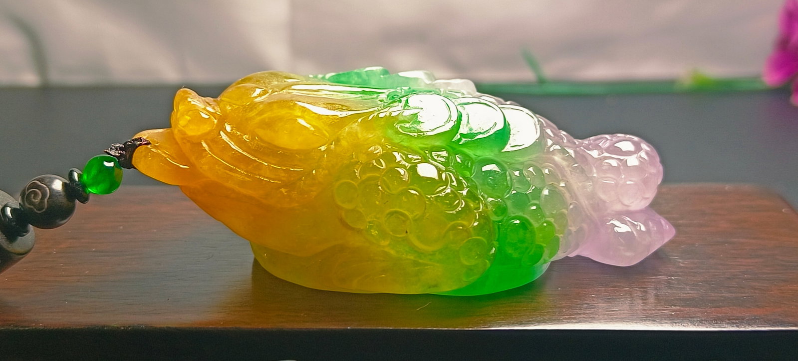 Dragon Stone Type Colorful Jade Toad Hand-held Piece: Dragon Stone Type Colorful Jade Toad Hand-held Piece Provenance:from the collection of George Stopher, Kent, purchased from P&M Waldo Antiques, London. We have an in-house shipping department to ensur