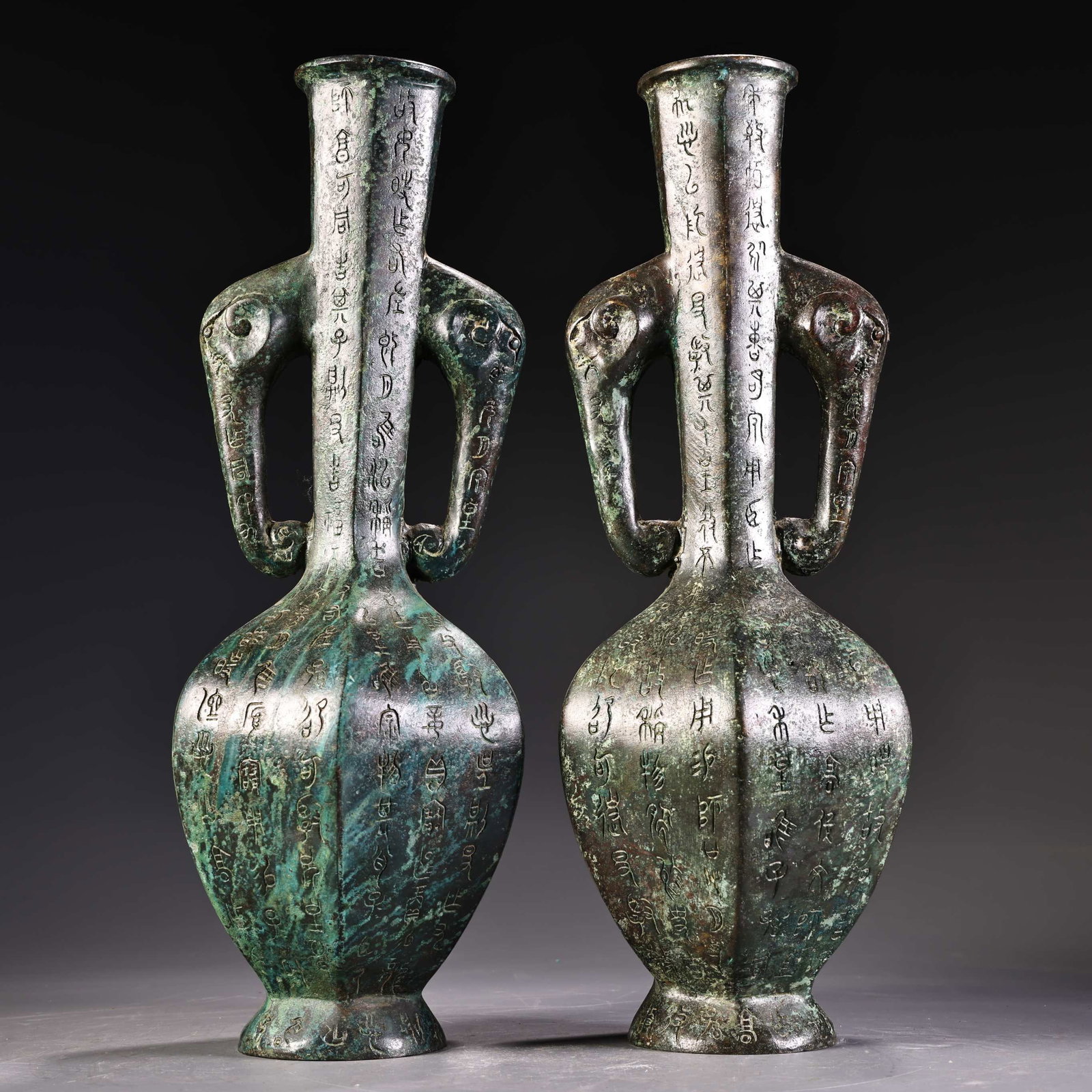 A pair of rare bronze vases with elephant-trunk handles and inscriptions from a distinguished: A fine antique bronze jar with ring handles, exquisitely crafted and beautifully shaped. Weighs 5000g, 28cm high and 31cm wide. Provenance:Private collection from a professor in University of Cambridg