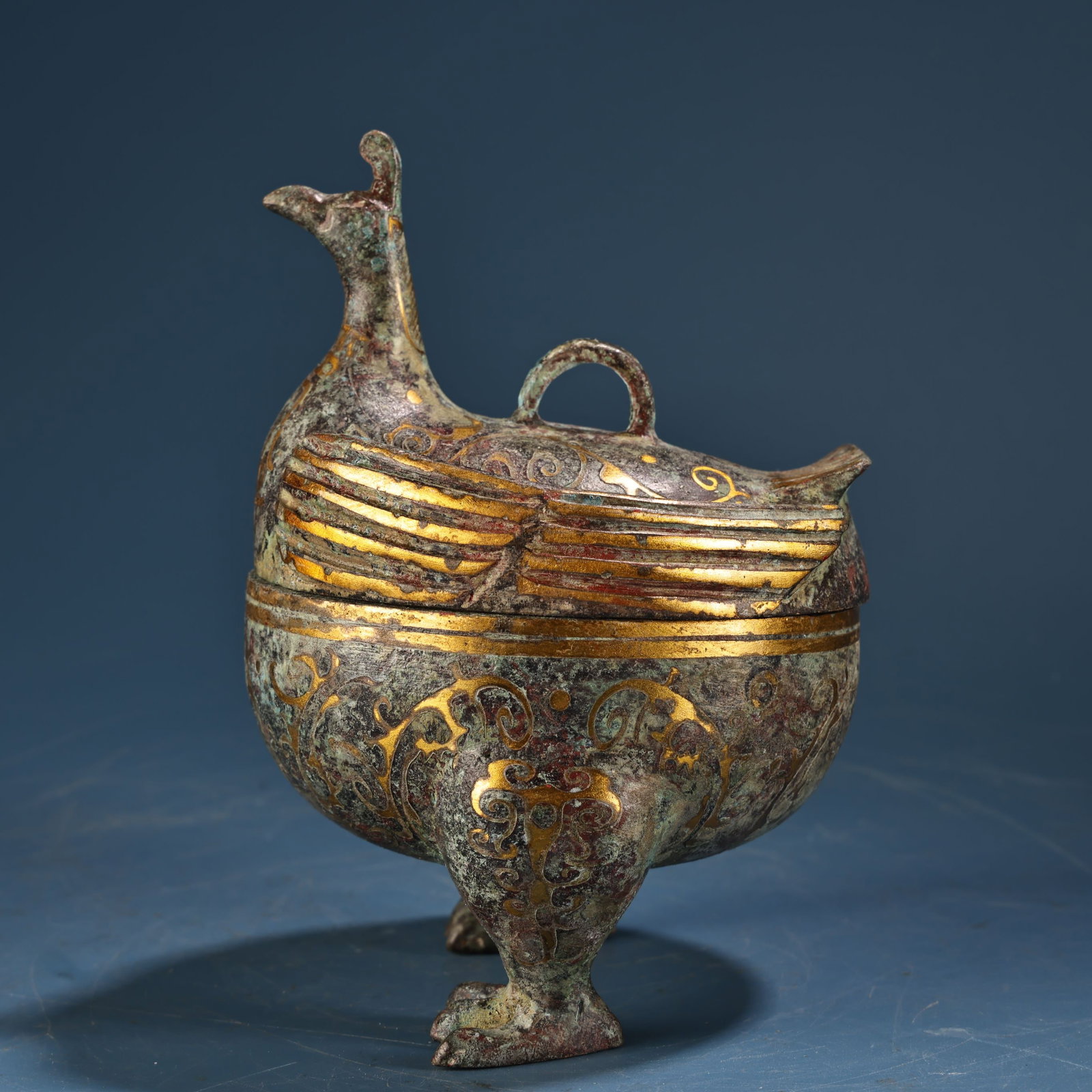 Rare bronze bird-shaped covered jar with inlaid gold: A pair of bronze square pots and vases with animal-shaped handles, from a rare collection. Exquisitely crafted and beautifully designed, each weighs 1700g and measures 36cm in height and 18cm in width