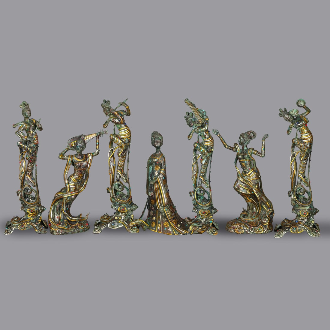 A set of seven Han Dynasty bronze dancers inlaid with gold: A rare, well-preserved bronze jar with gilt inscription and handle, crafted with exquisite skill and beautiful form. Weighs 1400g, 23cm high and 14cm wide. Provenance:from the collection of George Sto