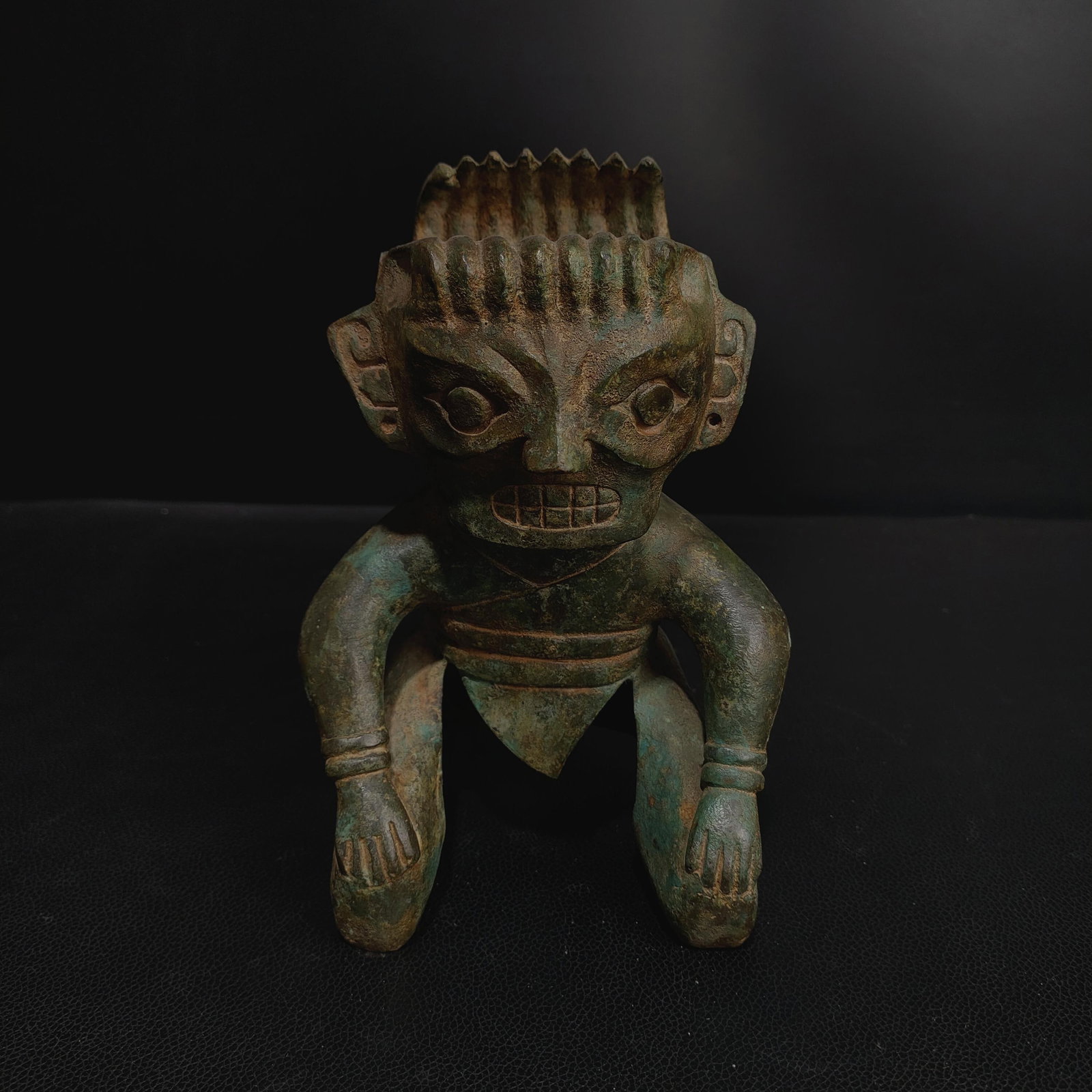 Bronze kneeling figure from the old collection (1 of 9)