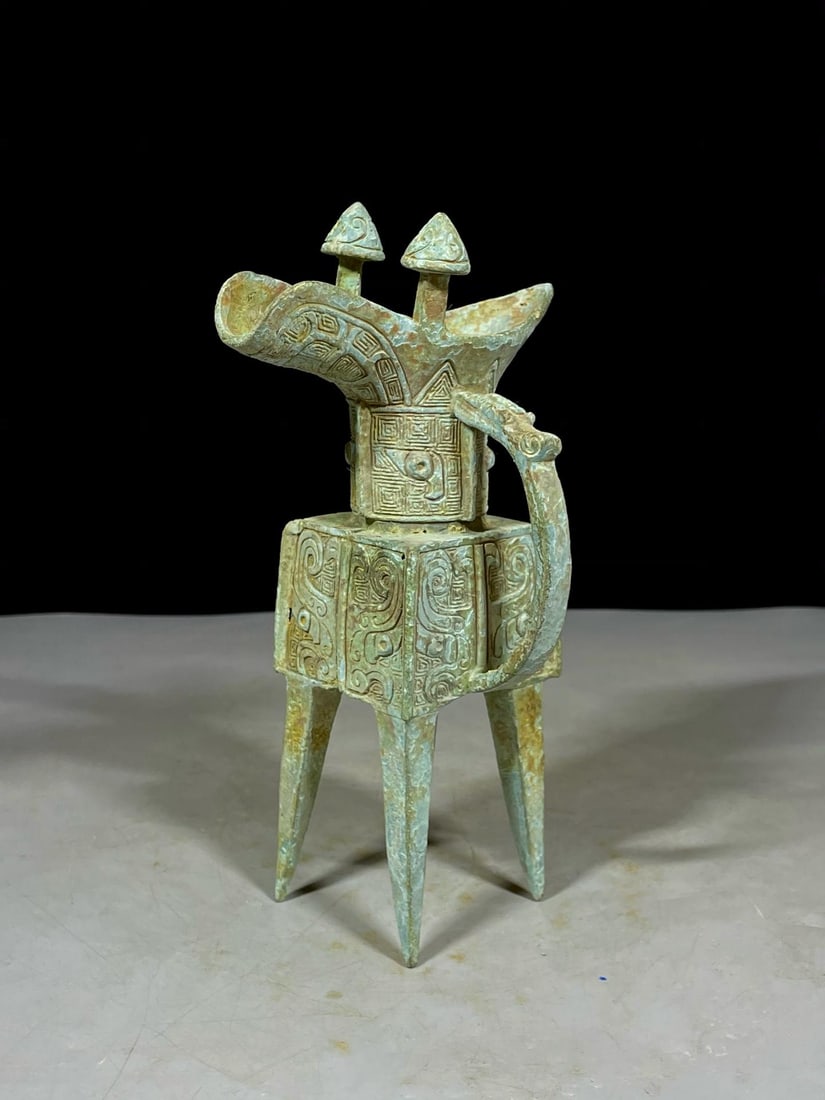 Bronze Three-Legged Wine Vessel: The bronze artifact from the collection weighs 8850g and measures 17.8 x 13.5 x 11.5cm. Provenance:Private collection from a professor in University of Nottingham. We have an in-house shipping departm