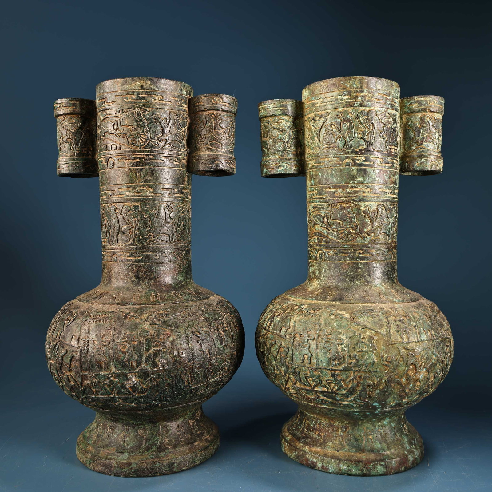 A pair of rare bronze vases from an old collection (1 of 9)