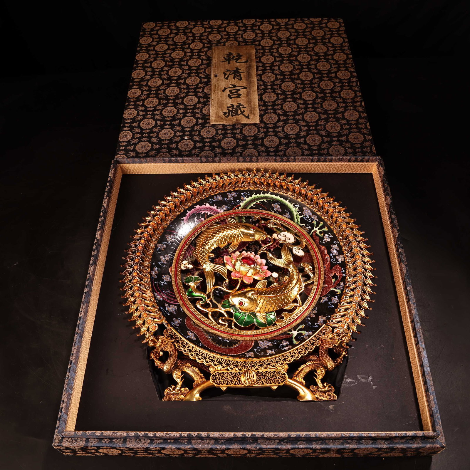 Rare antique boxed porcelain plate with gold-plated, high-relief, engraved, filigree, and gilt: A rare, antique-style boxed porcelain plate with gilt-plated, high-relief, filigree, and gold-plated double crane design. Exquisitely crafted and beautifully shaped, it weighs 1680 grams, is 34 cm hig