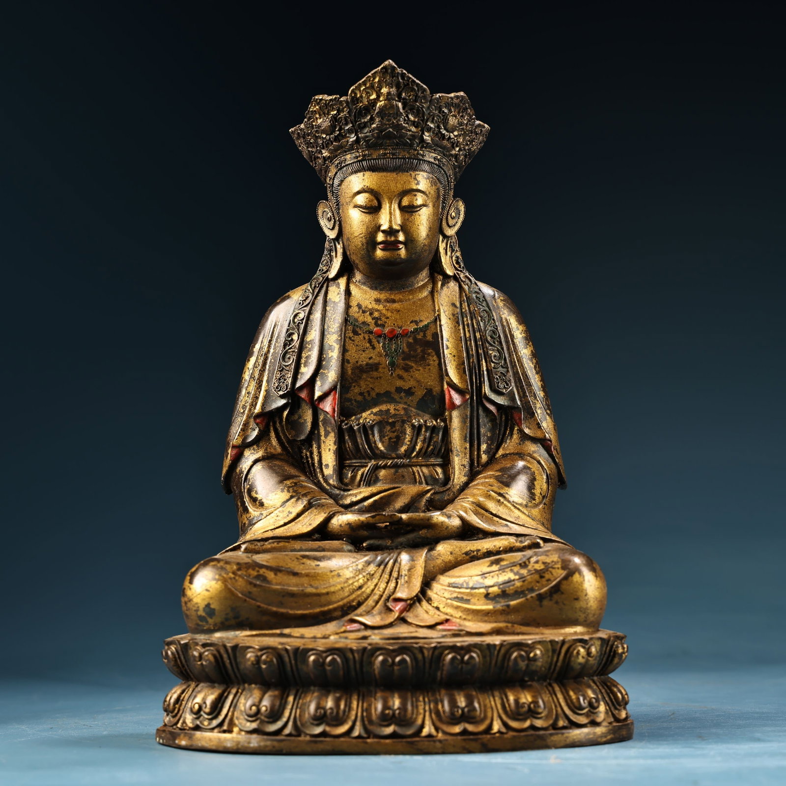 A rare and valuable collection includes a pure copper, high-relief, gilded Ksitigarbha Bodhisattva: A rare and exquisite bronze Ksitigarbha Bodhisattva statue, high relief engraved and gilded, weighing 950 grams, 21 cm high and 14 cm wide. Provenance:from the collection of George Stopher, Kent, purc