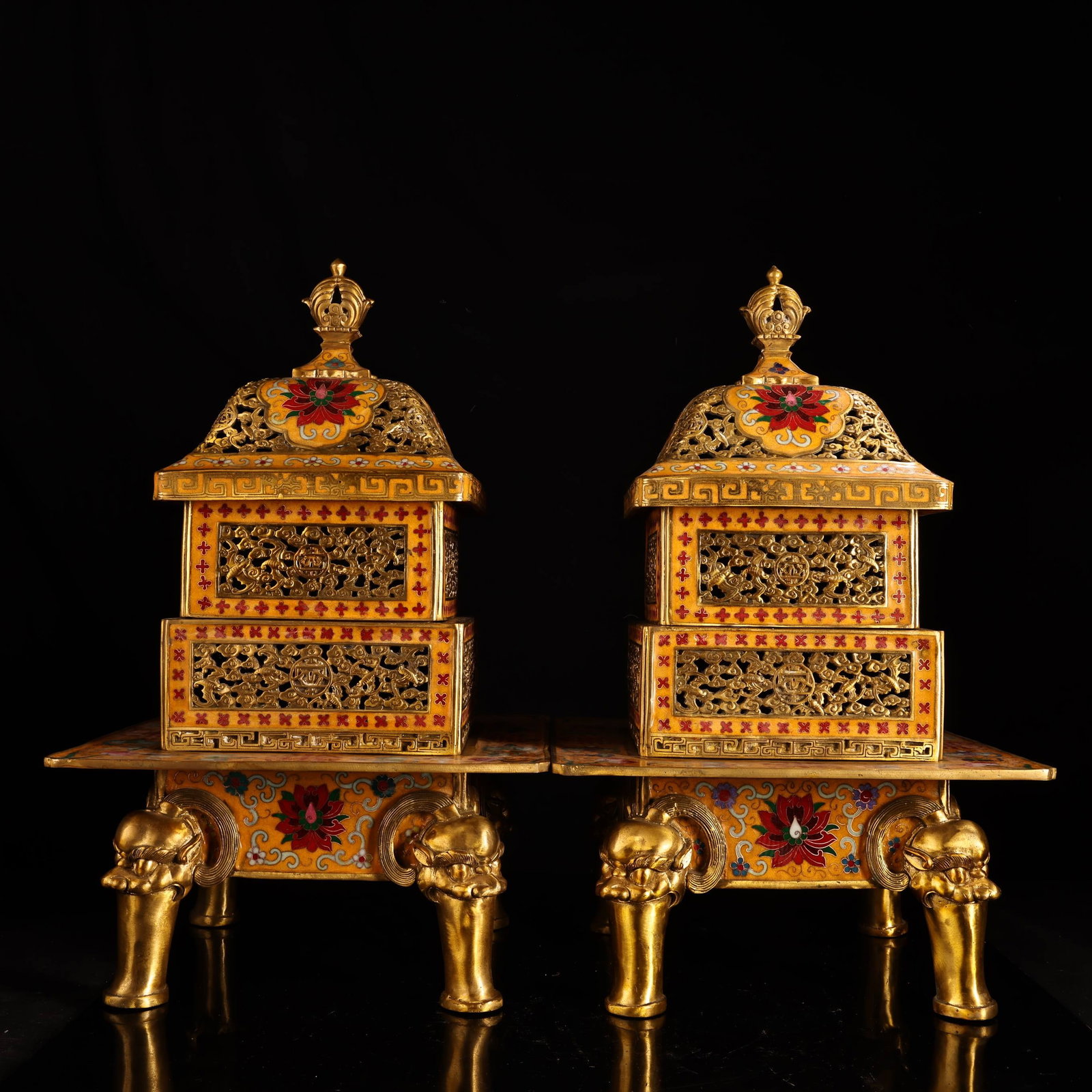 A pair of pure copper cloisonne gilt incense burners with high relief engraving and chasing, now: A pair of exquisite cloisonne enamel and gilt incense burners, crafted from pure copper with high relief engraving and chasing, from a rare collection. Each burner weighs 14,000g and measures 47cm in 
