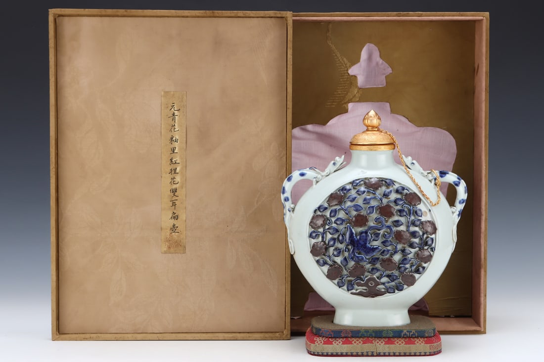 Formerly in the collection, Yuan Dynasty blue and white underglaze red gilt-engraved double-eared: A Yuan dynasty blue-and-white underglaze red, gold-engraved, sculpted, double-eared flat bottle from a collection. Dimensions: Height: 26.2 cm; Diameter: 22 cm. Provenance:Private collection from a pr