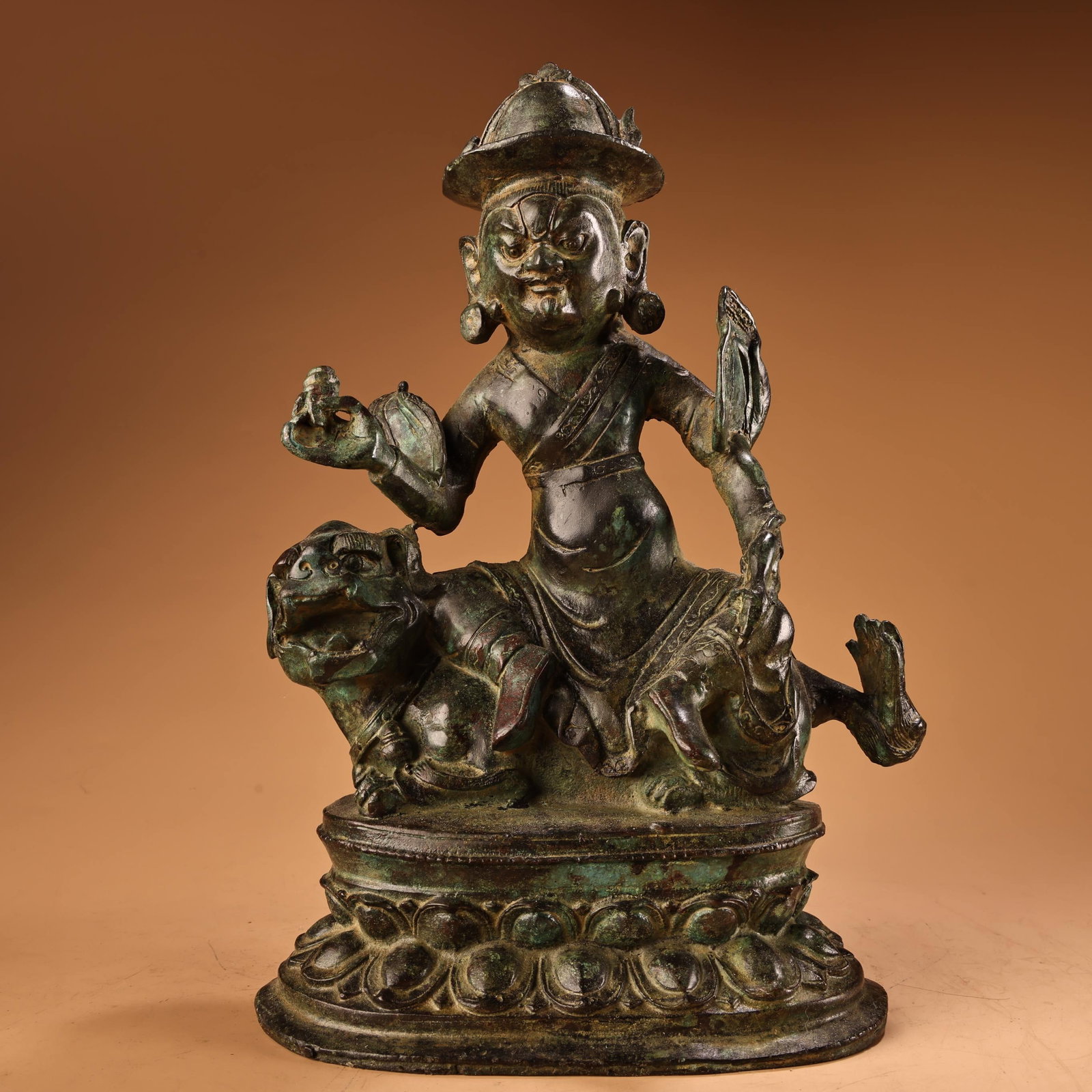 A rare, high-relief bronze guardian Buddha statue from a rare collection.: A rare and exquisite bronze high-relief engraved guardian Buddha statue, weighing 1700 grams, 27 cm high and 17 cm wide. Provenance:Private collection, Liverpool, The United Kingdom. We have an in-hou