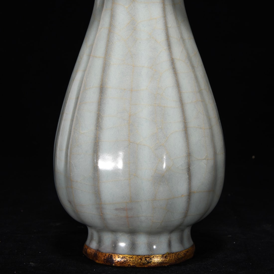 Former Longquan official porcelain bottle with gold-plated rim and scraped edges - 6
