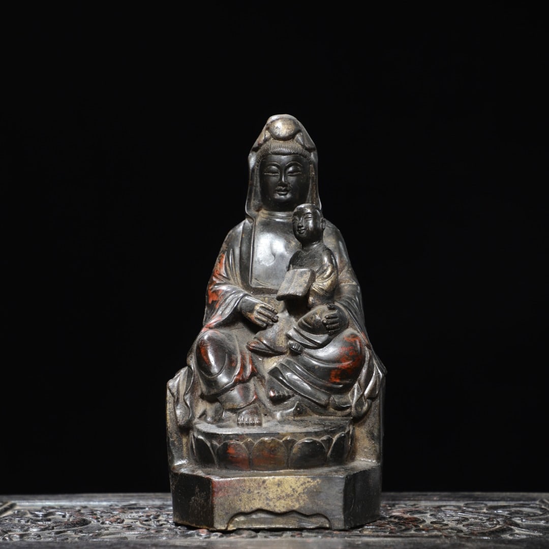 Home Religious Bronze Gilt Guanyin Statue for Giving Children: This is a bronze gilt-bronze Guanyin statue for home worship. Dimensions: Height 23 cm, Width 11 cm, Thickness 9 cm, Weight 1650g Provenance:Private collection from a professor in Newcastle University