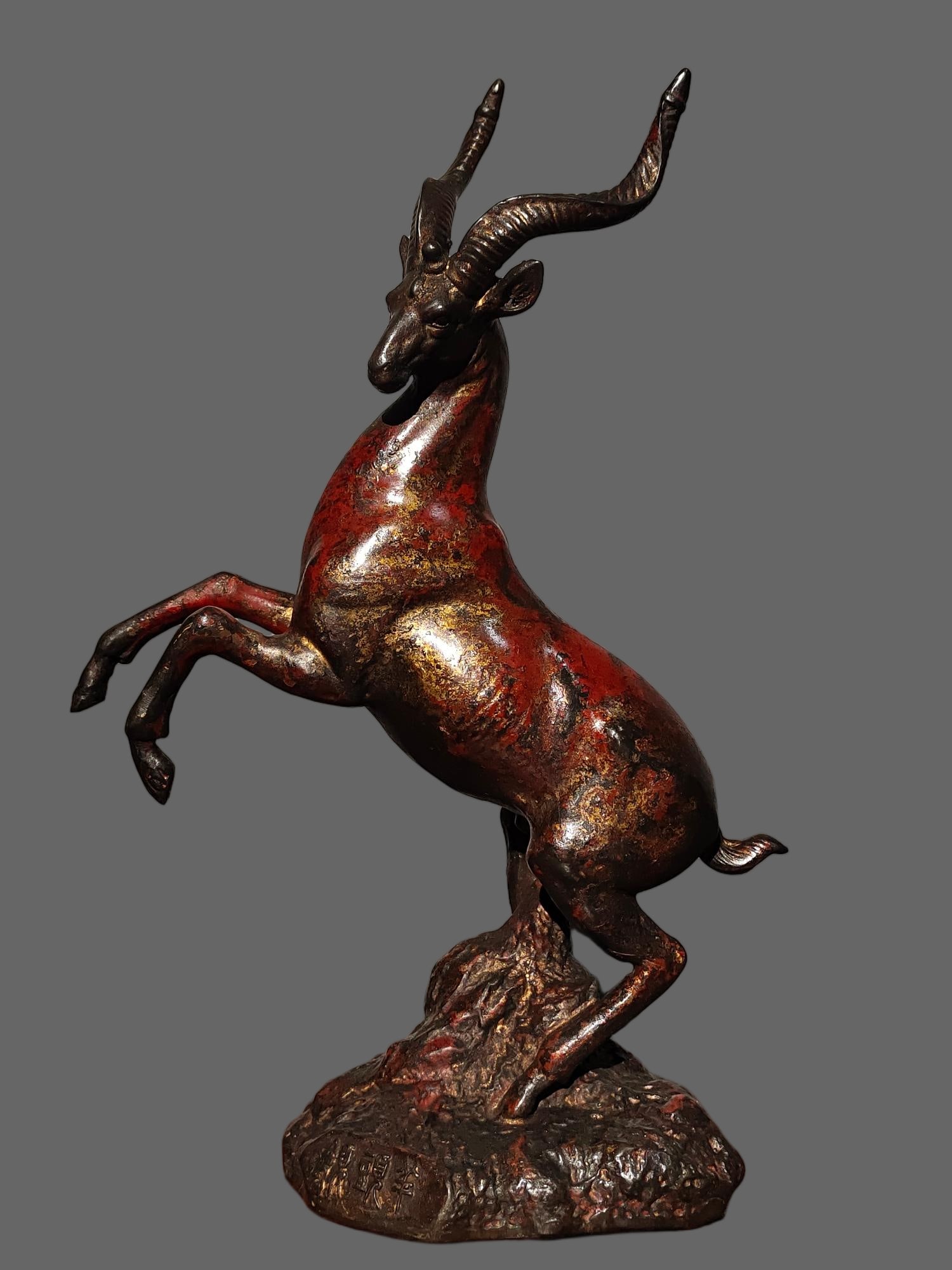 Old Collection of Pure Copper Gilded Bronze Sheep Ornament: This is a rare, antique pure copper gilt bronze sheep figurine. The sheep, symbolizing pioneering spirit and progress, is uniquely shaped and full of charm. It is exquisitely crafted, measuring 32 cm 