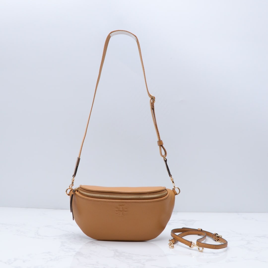 Tory Burch: Tory Burch Thea waist bag/chest bag, a versatile bag with double shoulder straps, lightweight and stylish, made of pebbled leather, can be worn crossbody or over the shoulder. The shoulder straps are 
