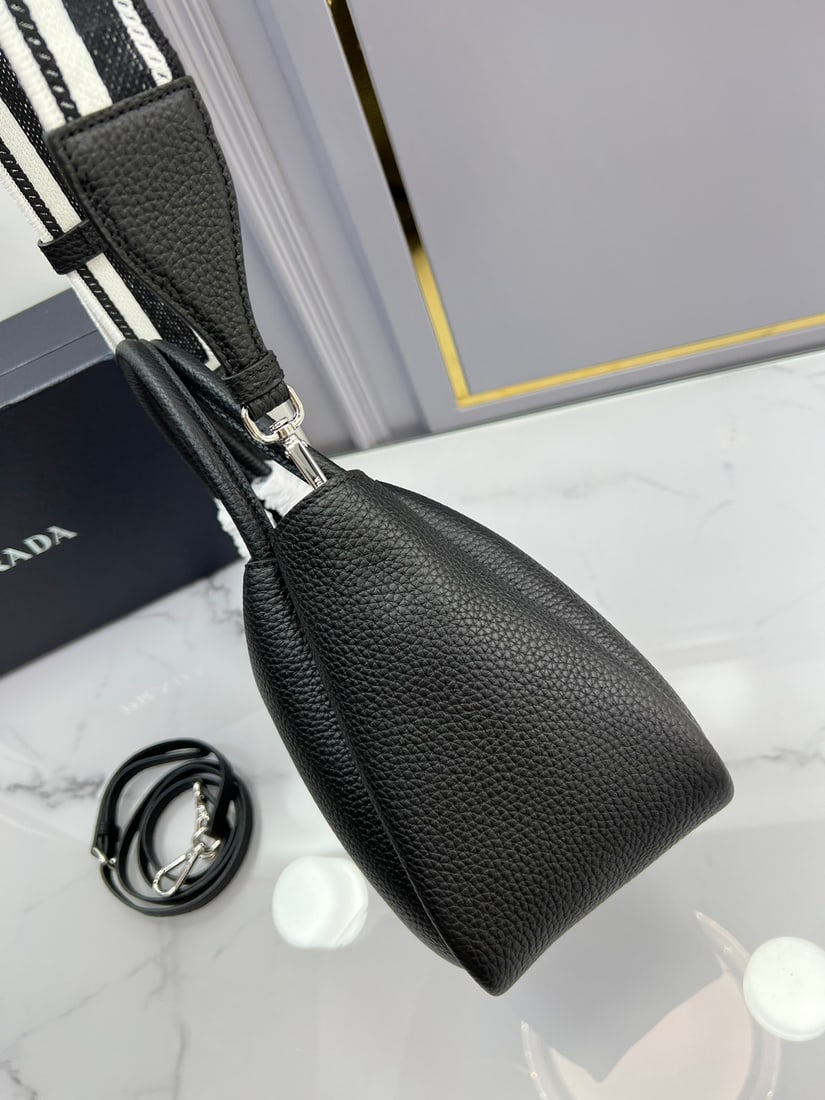 PRADA - 4