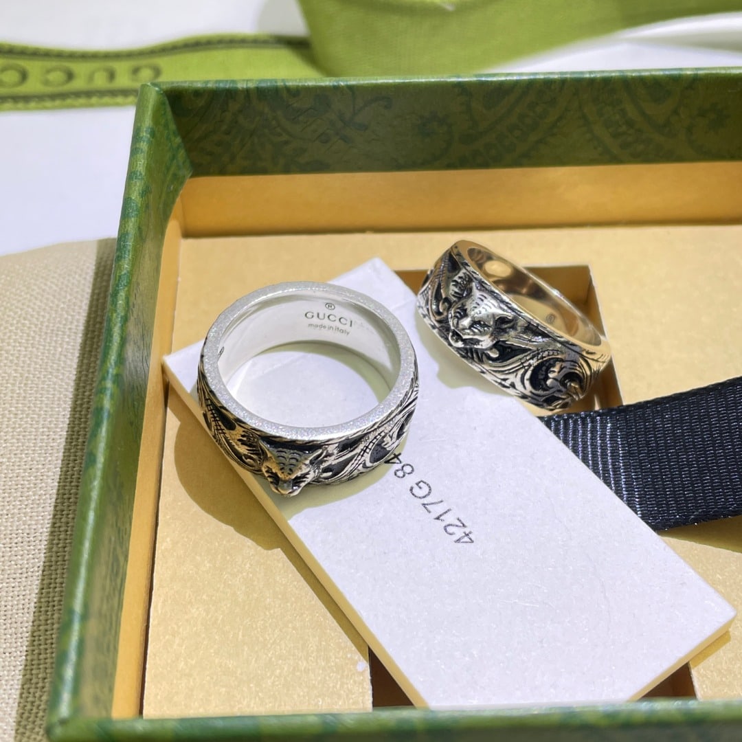 Gucci ring: Gucci vintage distressed tiger head ring We offer FREE SHIPPING for both domestic and international clients.We accept wire transfer and card payment, for the convenience of international clients'
