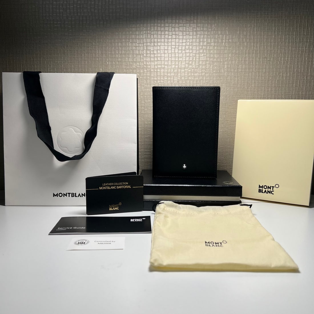 MONTBLANC Soft Leather Passport Holder: MONTBLANC Soft Leather Passport Holder Material: Pure Calfskin We offer FREE SHIPPING for both domestic and international clients.We accept wire transfer and card payment, for the convenience of inter