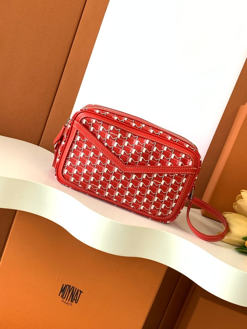 Moynat Camera Bag: The camera bag is a practical and stylish classic. Moynat's "M" camera bag highlights its casual style with an "M"-shaped patch pocket on the front and contrasting stitching on the body, presenting an