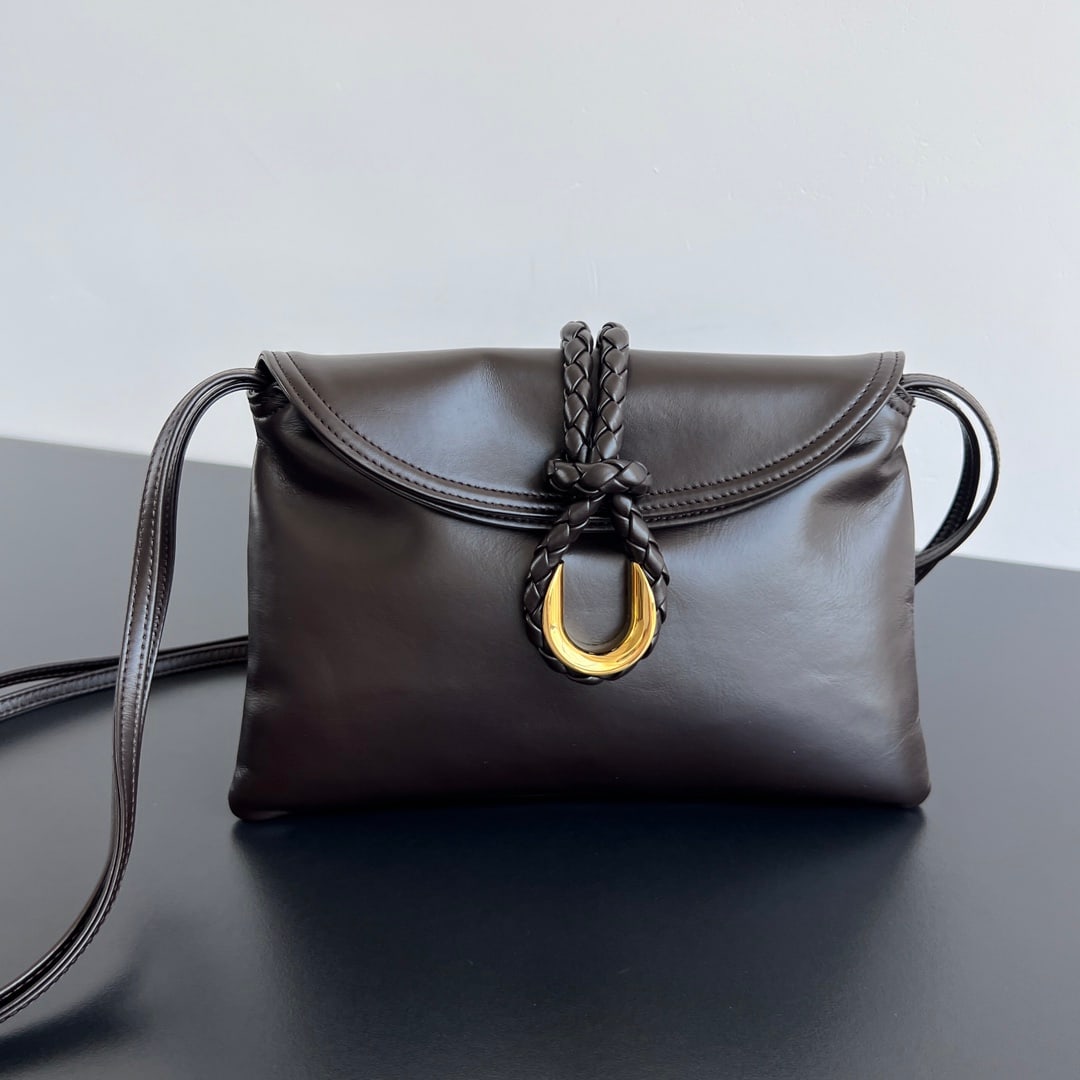 Bottega Veneta Small Liberta: Bottega Veneta's Fall/Winter 2024 Small Liberta handbag features a chic lock design. The smooth calfskin leather incorporates a snakeskin strap element, showcasing its visibly high-quality texture. Li