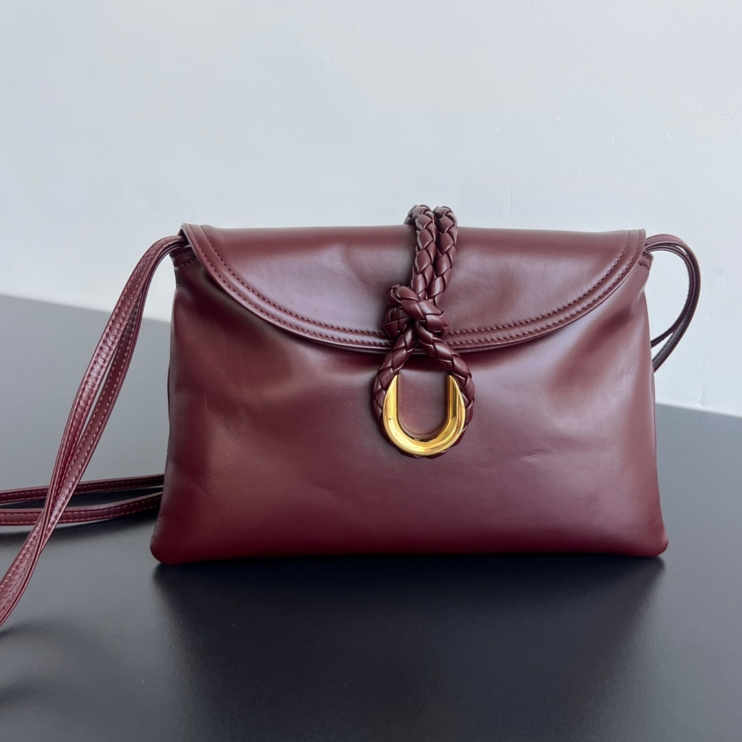 Bottega Veneta Small Liberta: Bottega Veneta's Fall/Winter 2024 Small Liberta handbag features a chic lock design. The smooth calfskin leather incorporates a snakeskin strap element, showcasing its visibly high-quality texture. Li