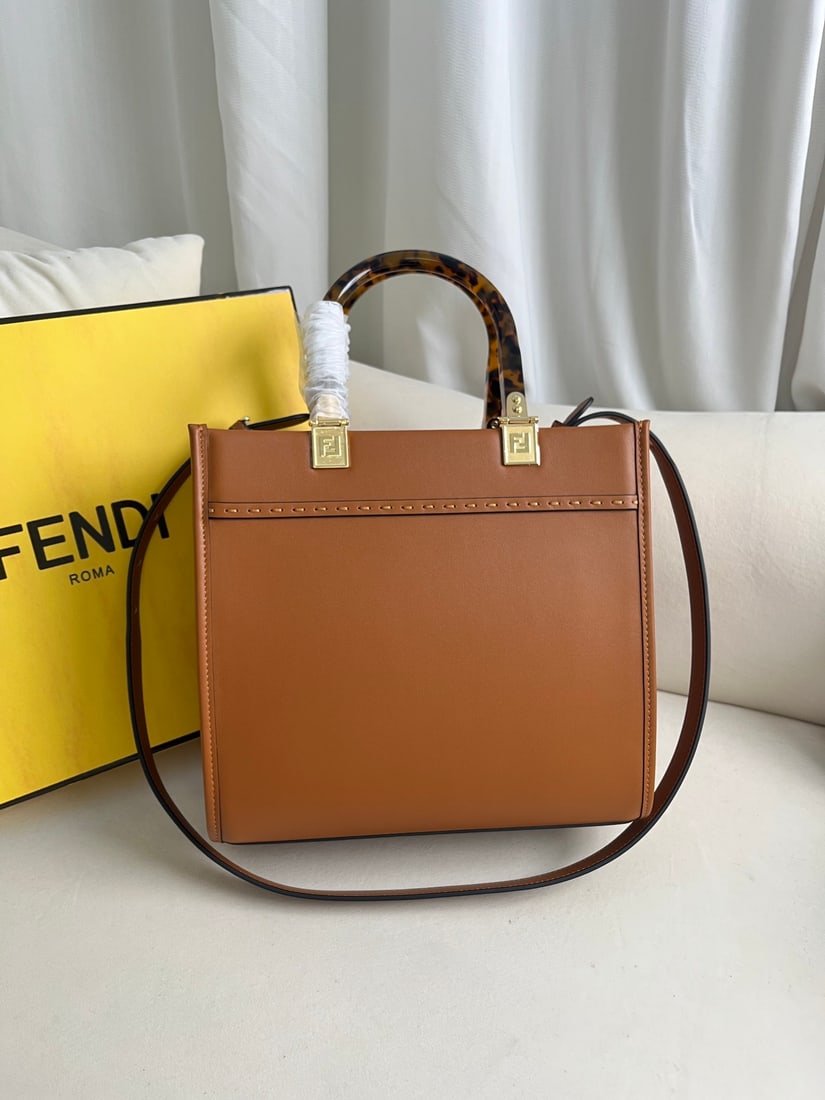 Fendi Tote: This new white embossed leather tote bag features a luxurious amber handle and is both practical and spacious, making it highly versatile for everyday use. Its sophisticated and stylish design complem