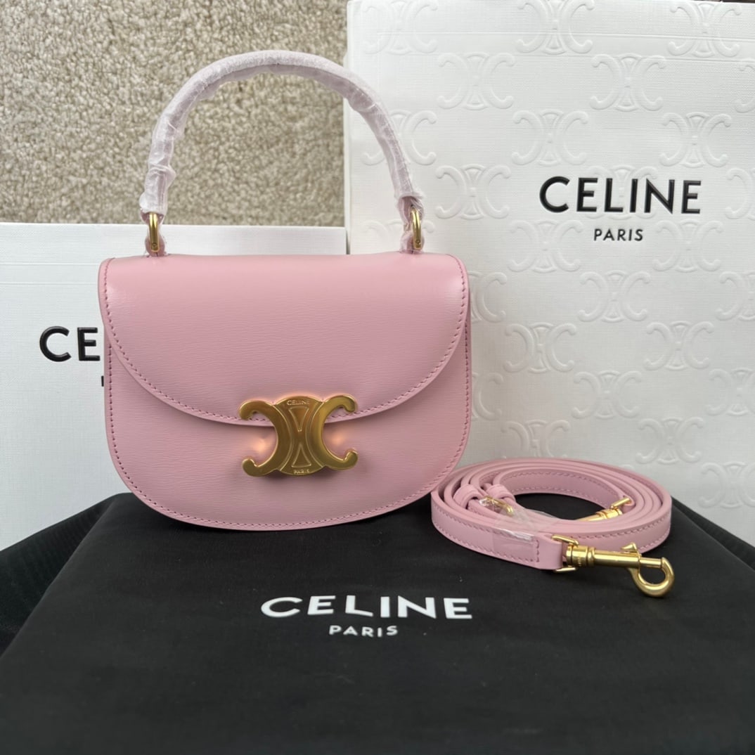 Celine BESACE TRIOMRHE mini: BESACE TRIOMRHE mini glossy calfskin handbag, measuring 15.5 x 11.5 x 5 cm, suitable for crossbody and shoulder carry, with a metal logo clasp, 31 main compartments and an interior flat pocket. We off