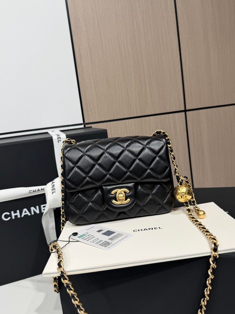 CHANEL: Golden Ball CF, Grade A Goatskin, New Version, Craftsmanship, U-shaped Side Design, Flat Bottom, Original Factory Vintage Gilding, Dimensions: 13X18X7cm We offer FREE SHIPPING for both domestic and in