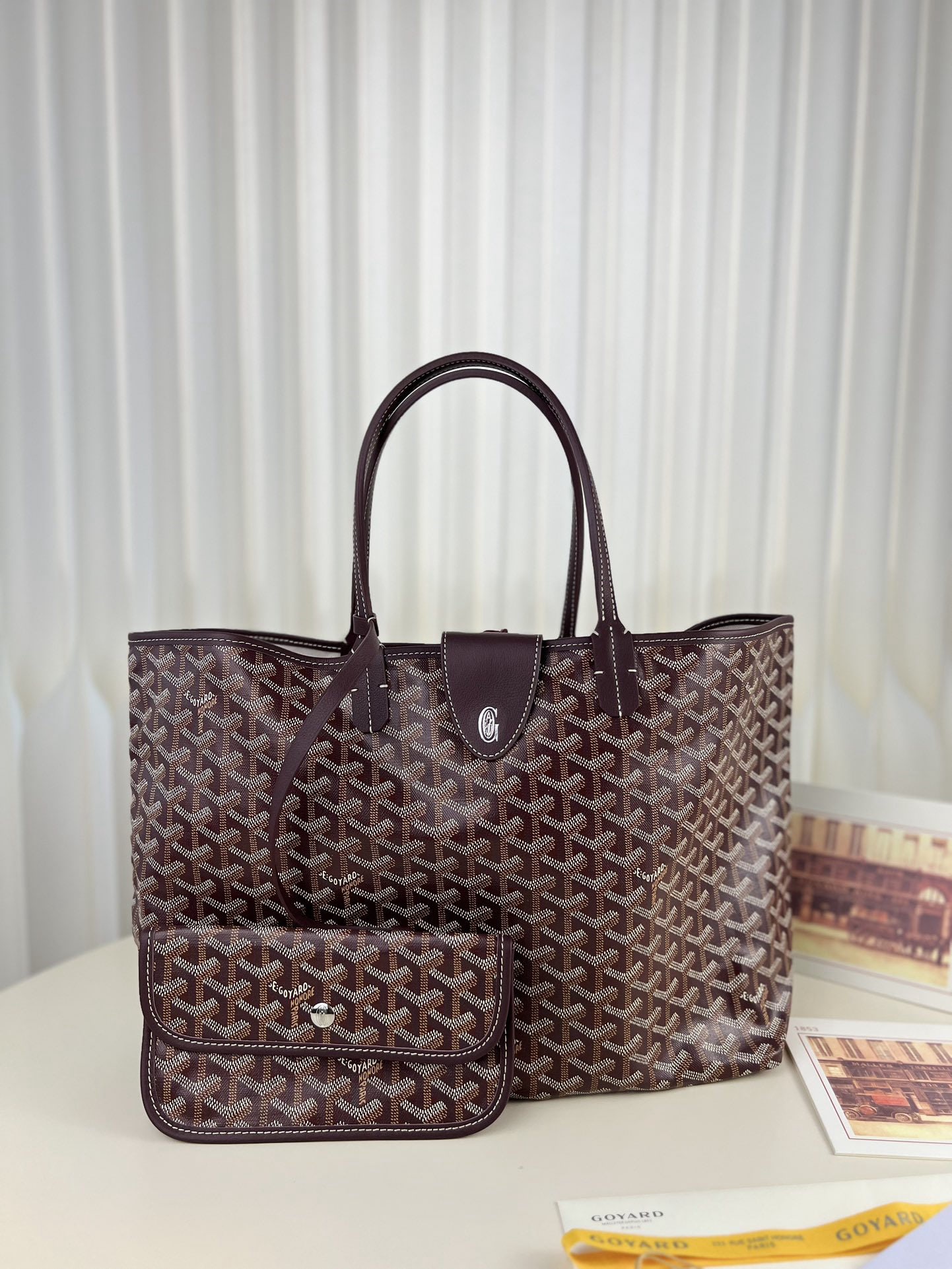 Goyard Saint Louis Tote: The Goyard Saint Louis Tote is made of calfskin canvas, which feels firm yet soft to the touch. It can be folded up for storage, making it a true shopping bag. It's not only suitable for everyday use 