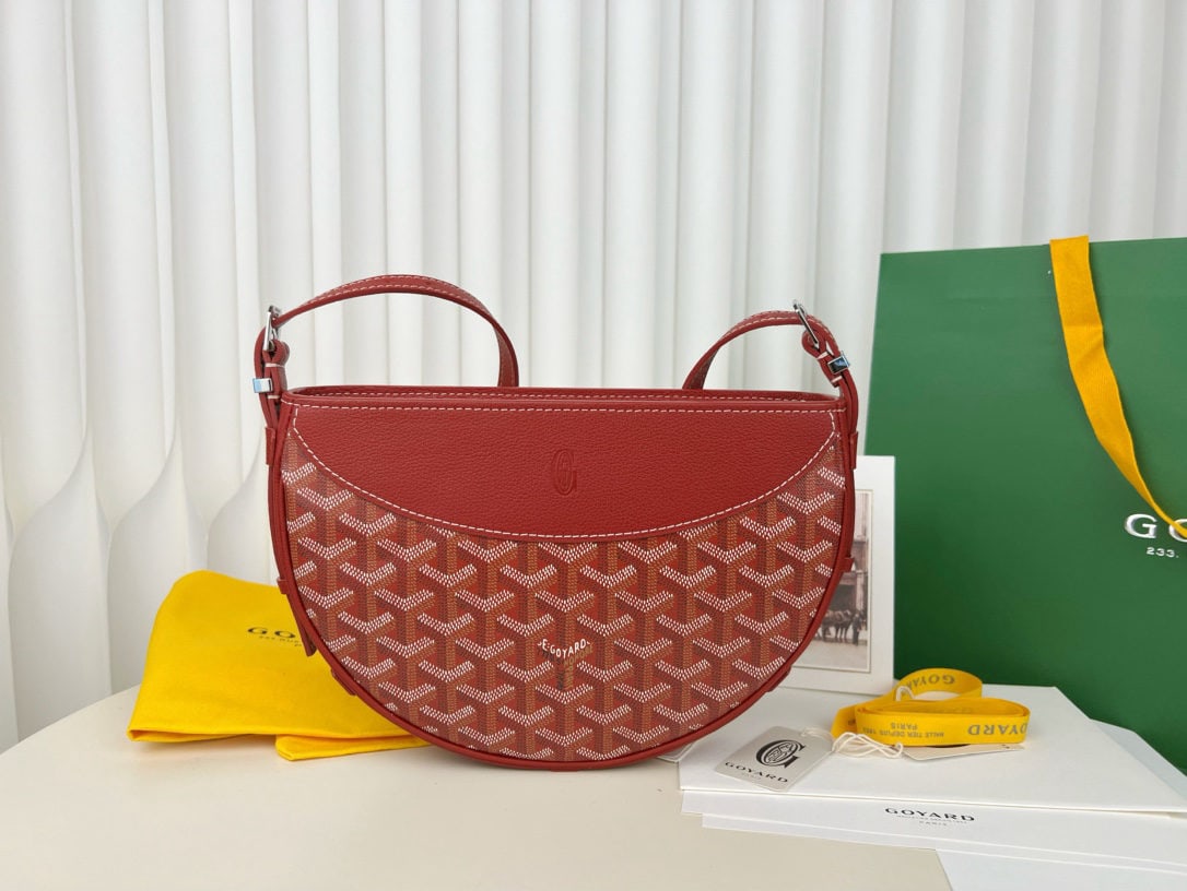Goyard Hirondella: The Goyard Hirondella Swallow Bag is both beautiful and practical. This trendy swallow bag is incredibly useful and looks absolutely gorgeous in person! It features a zipper closure for added security