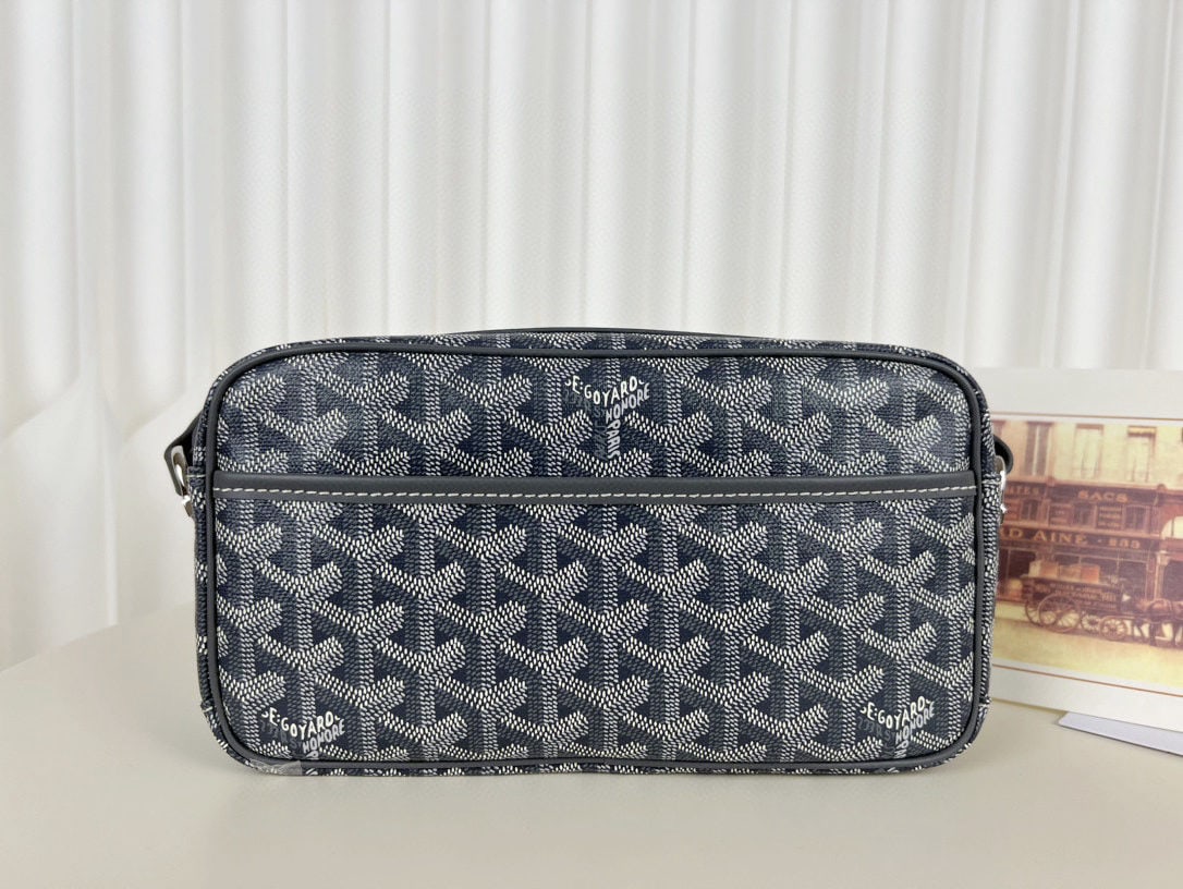 Goyard CapVert: The Goyard CapVert camera bag is both stylish and a worthwhile purchase. It's suitable for all seasons and can easily hold all your essentials. It's unisex and has a relaxed, casual vibe. (22x6.5x13cm
