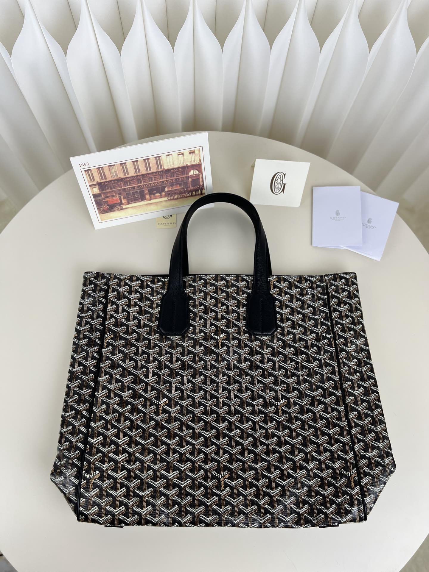 Goyard voltaire: The Goyard Voltaire tote bag is a must have in the men's tote series. Every detail showcases Goyard's attention to detail. The angular bottom adds to its structured look, and it's very lightweight. Th
