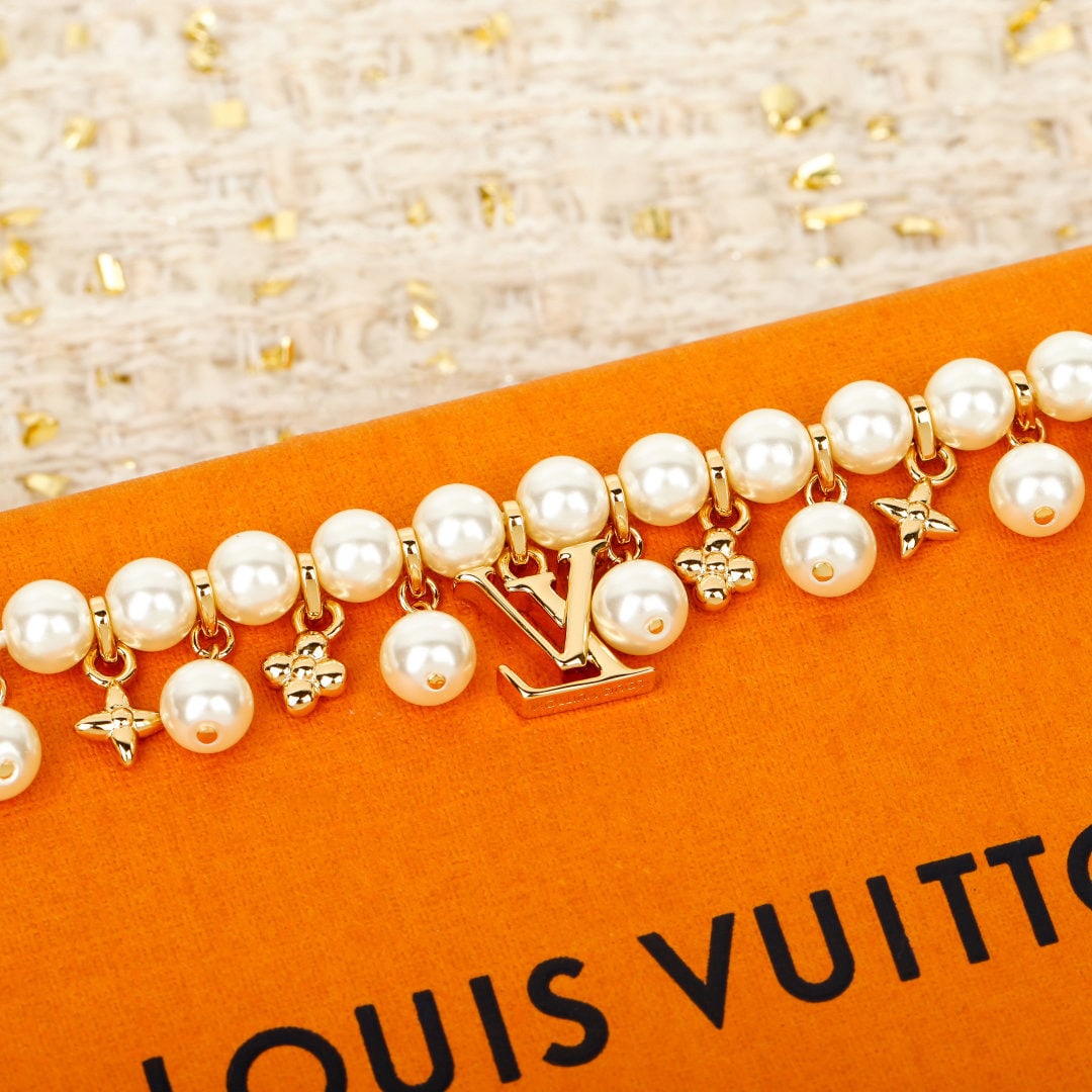 LV floral pearl bracelet: This LV floral pearl bracelet is exquisitely crafted and features a classic Monogram Flower design. The three dimensional curves are perfectly balanced, resulting in a delicate and sophisticated piece