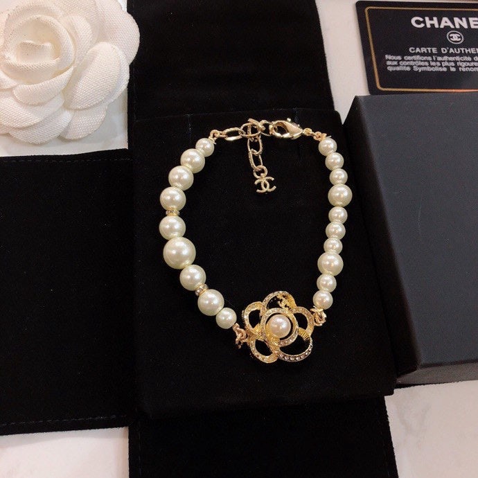 Chanel floral pearl bracelet: Chanel's early spring floral pearl bracelet has a sweet and fresh style. We offer FREE SHIPPING for both domestic and international clients.We accept wire transfer and card payment, for the convenienc