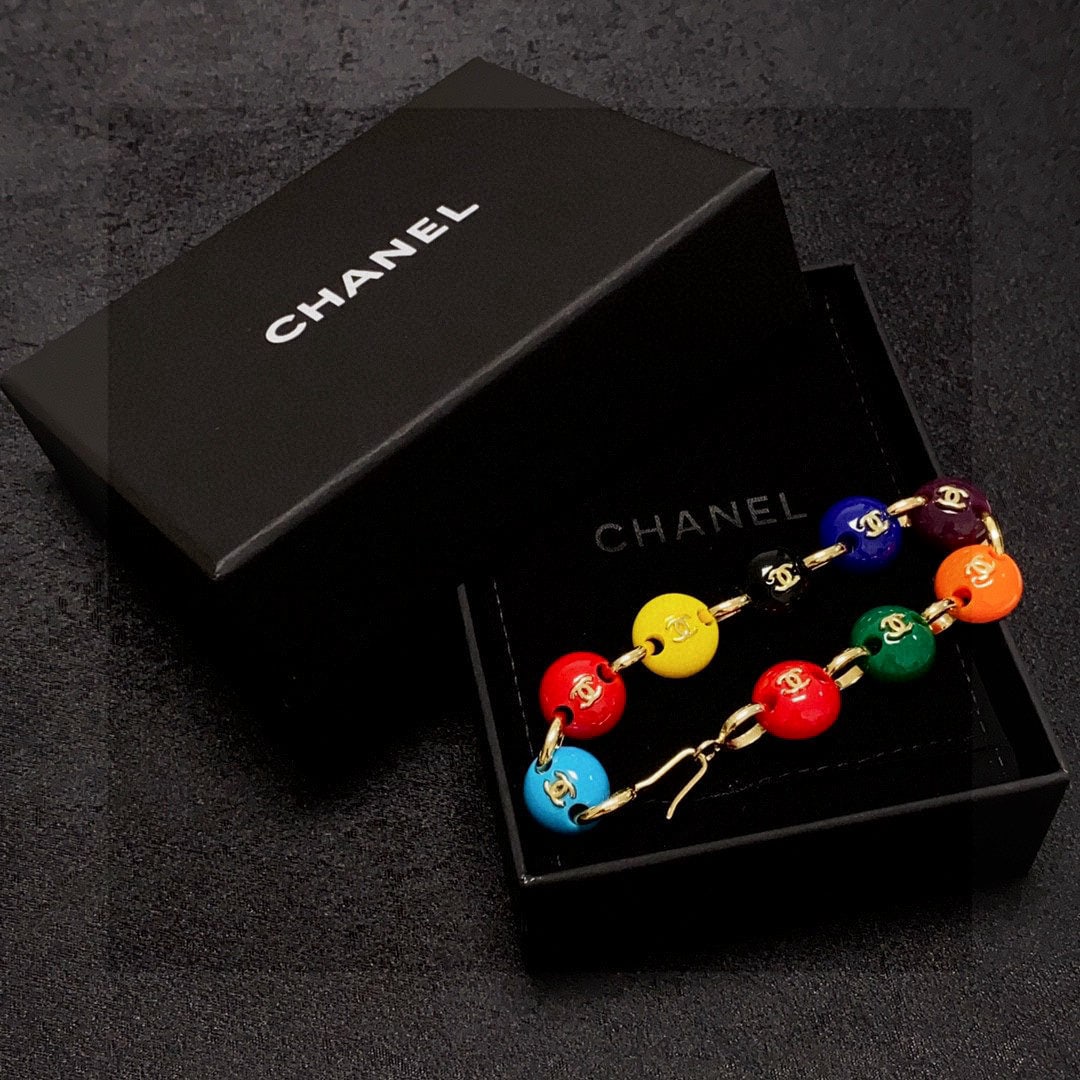 Chanel Double C Colorful Bead Patchwork Bracelet: Chanel's double C colorful beaded bracelet is even more beautiful when layered. It's a super unique and versatile piece with surprisingly exquisite details. The design is elegant and fashionable, high