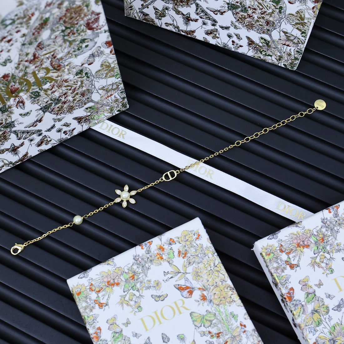 Dior Sunflower Bracelet: Dior's sunflower bracelet is so girly and perfect for early summer. Dior's new earrings are also so girly; every glimmer under the sunlight is a romantic signal. We offer FREE SHIPPING for both