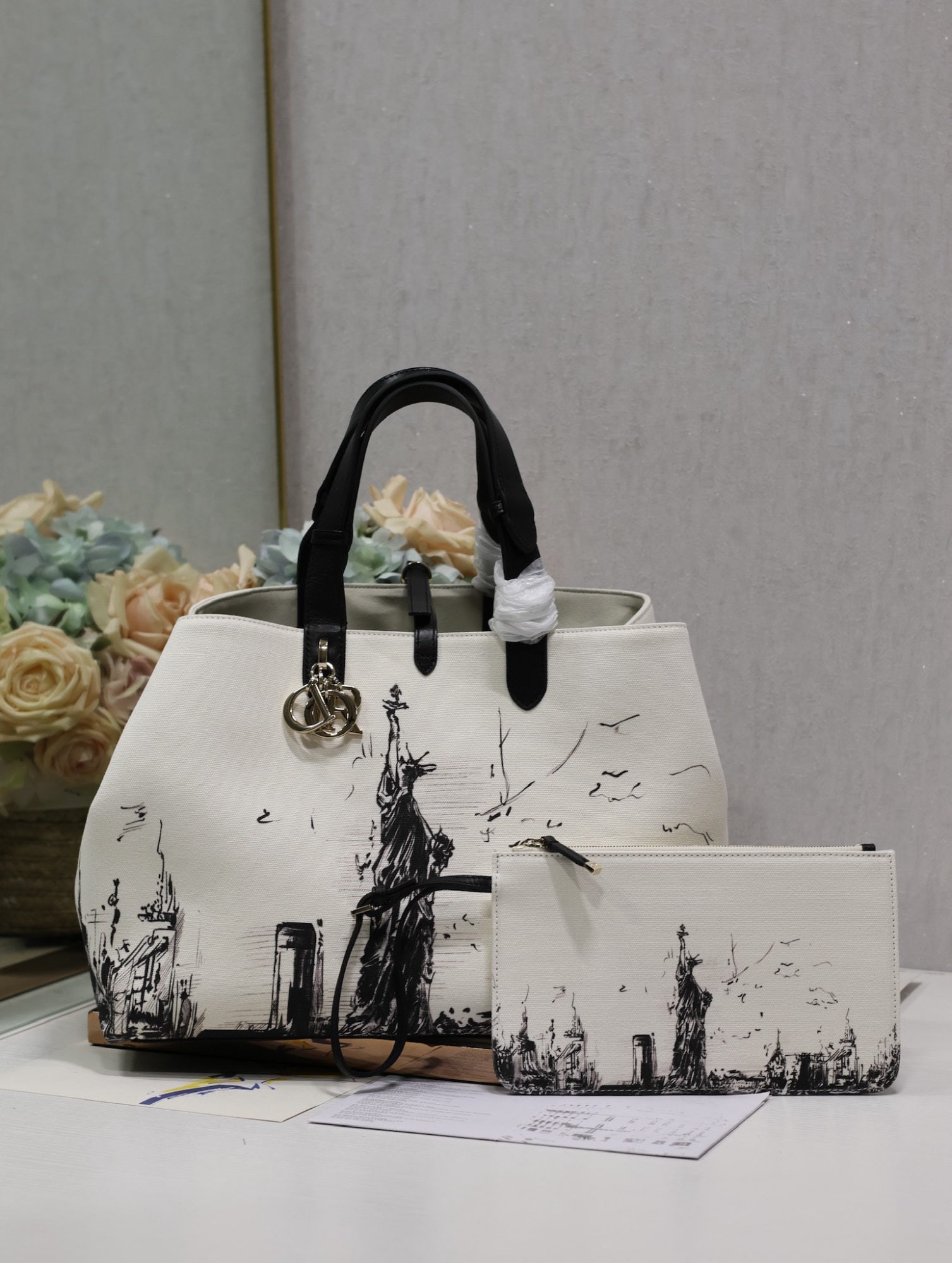 Christian Dior TOUJOURS: DIOR TOUJOURS Statue of Liberty Handbag (Large, Canvas and Leather) The Dior Toujours handbag made a stunning debut in the Spring/Summer 2024 collection, boasting a unique blend of casual and practica