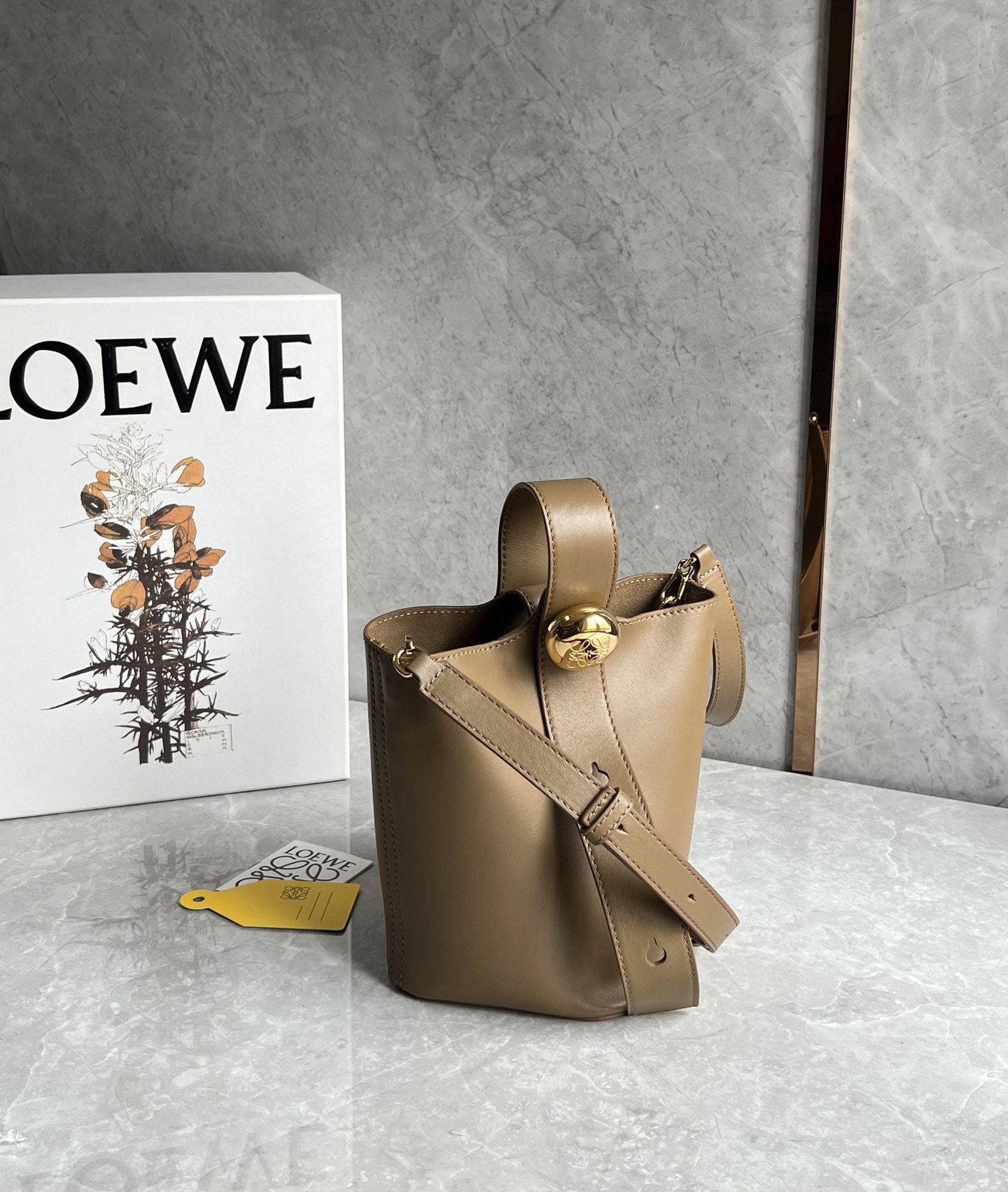 LOEWE: The LOEWE Pebble bucket bag has a fantastic texture. Its minimalist and sleek bucket shape offers exceptional capacity and versatility. It can be carried by hand, crossbody, or under the arm, making