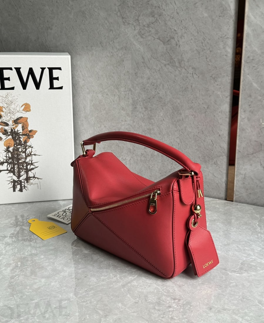 LOEWE: The LOEWE 10th Anniversary Edition bag retains the classic open design and is crafted from full Nappa lambskin inside and out. It features a tag and small accessories, and can be carried on the should