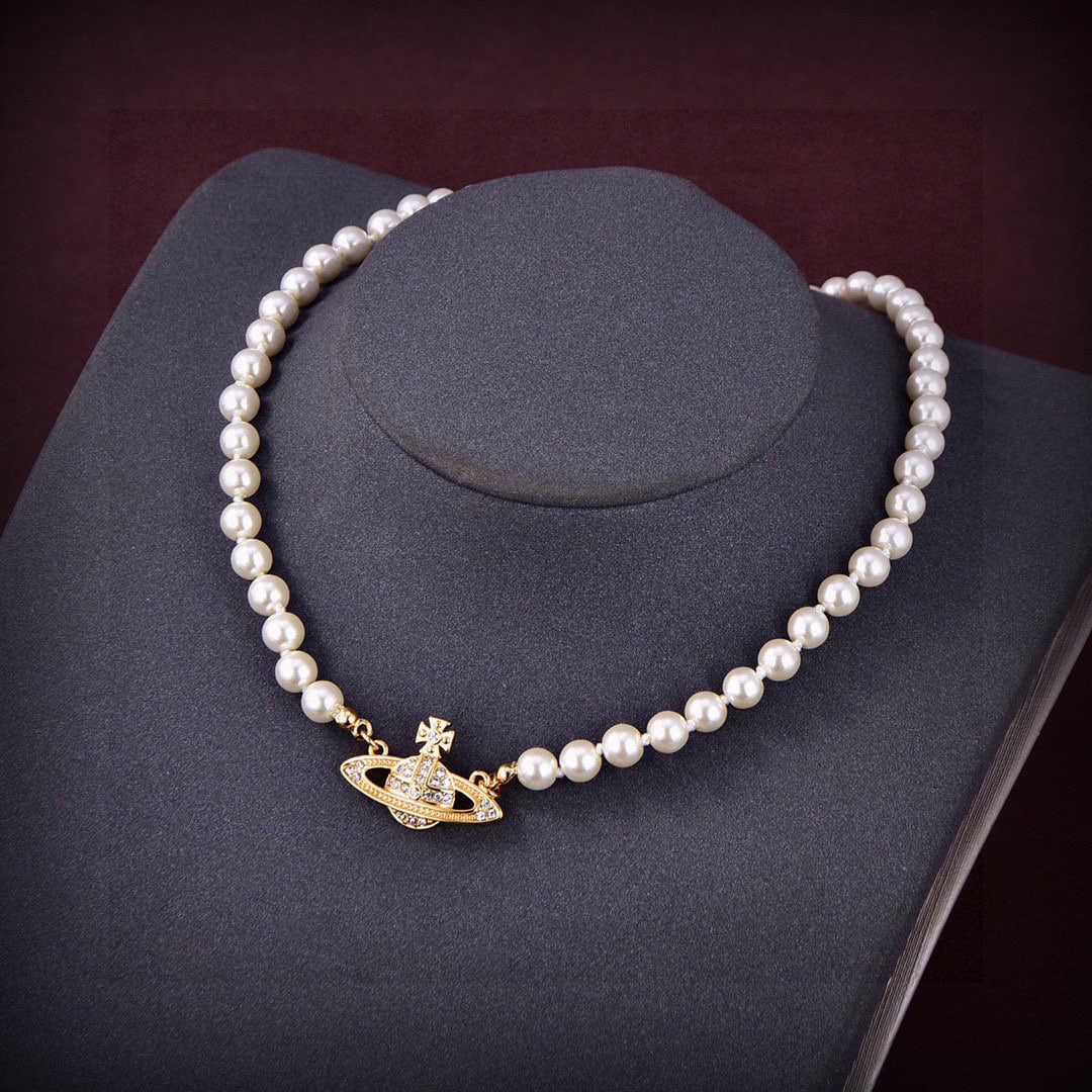 Vivienne Westwood Saturn Pearl Necklace: Vivienne Westwood Saturn pearl necklace: Elegant and sophisticated design that flatters the face shape. We offer FREE SHIPPING for both domestic and international clients.We accept wire transfer and c