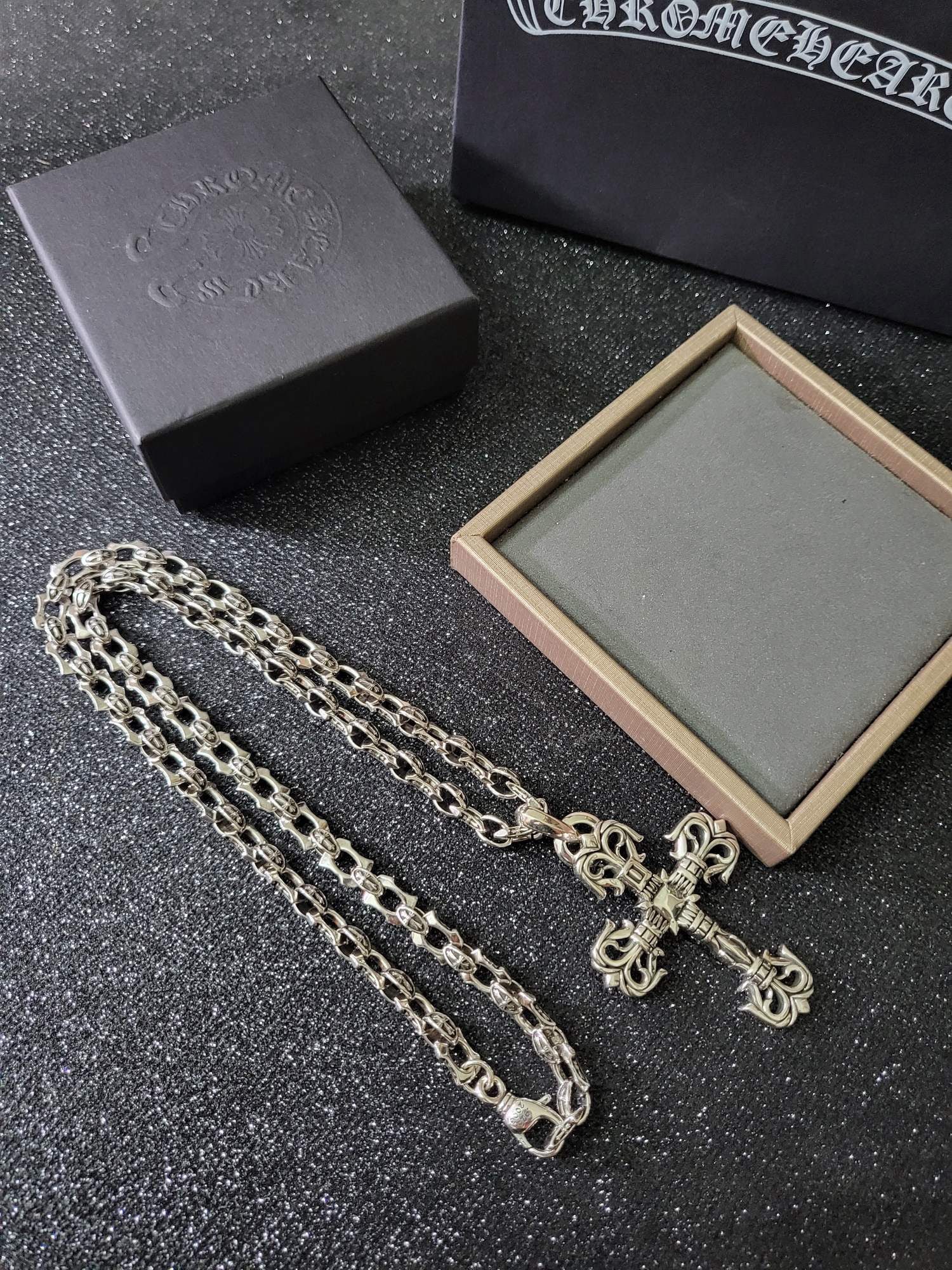 Chrome Hearts necklace: Unisex Chrome Hearts necklace We offer FREE SHIPPING for both domestic and international clients.We accept wire transfer and card payment, for the convenience of international clients' payments, we ha