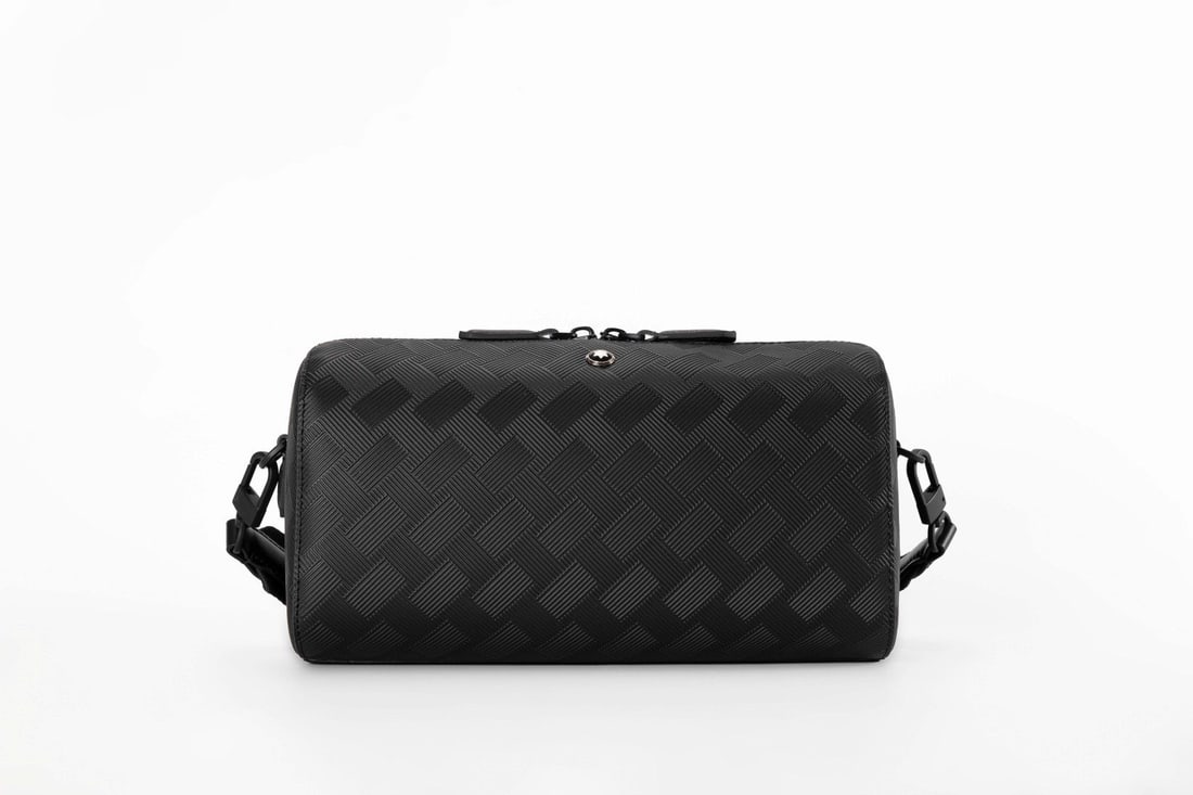 MONTBLANC Style 3.0 Series 142 Mailbox Bag: MONTBLANC Style 3.0 Series 142 Mailbox Bag. Material: Top grain cowhide leather. Dimensions: 24x11.5x13 cm. We offer FREE SHIPPING for both domestic and international clients.We accept wire transfer a