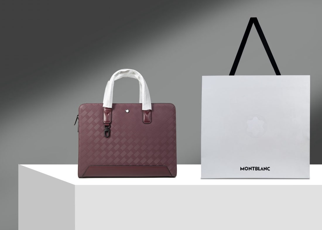 MONTBLANC Style 3.0 Series Ultra thin Briefcase: MONTBLANC Style 3.0 Series Ultra thin Briefcase, Bordeaux Red. Material: Top grain cowhide leather. Dimensions: 37x6x28 cm. We offer FREE SHIPPING for both domestic and international clients.We accept