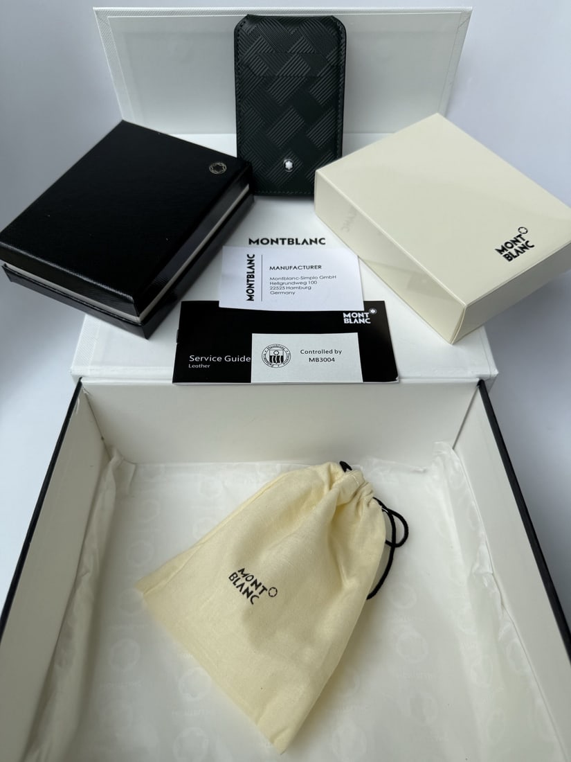 MONTBLANC Style 3.0 Series Ultra thin Card Holder: MONTBLANC Style 3.0 Series Ultra Thin Card Holder, British Green Material: Top Grain Cowhide We offer FREE SHIPPING for both domestic and international clients.We accept wire transfer and card payment