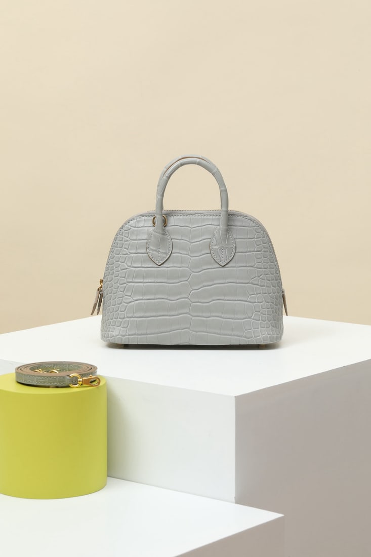 Hermes: Model: BO18 Code: BO1801200 Color: 80 Pearl Grey Dimensions: 18cm (L) x 14cm (D) x 8cm (W), approximately 107cm for crossbody wear. Material: Matte American Alligator (pressed square opening) Mini Bol
