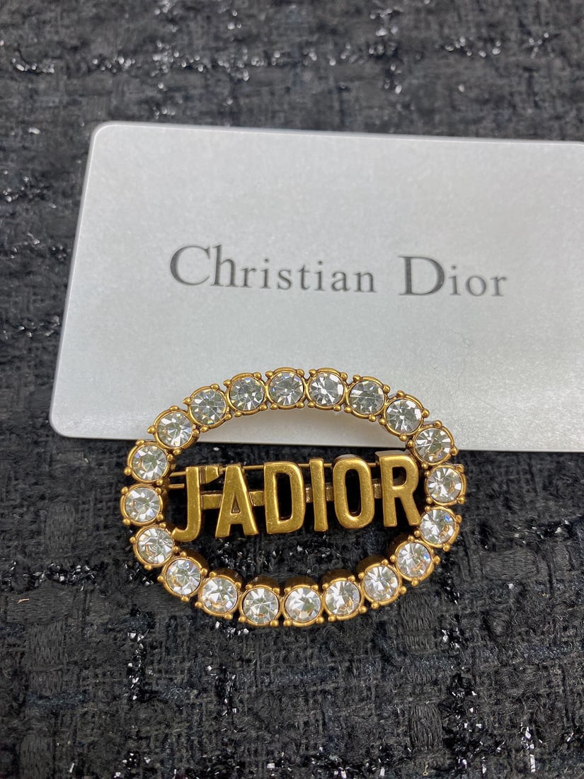 Dior brooch: A high end, exquisite, delicate, and incredibly beautiful fairy like piece. We offer FREE SHIPPING for both domestic and international clients.We accept wire transfer and card payment, for the conveni