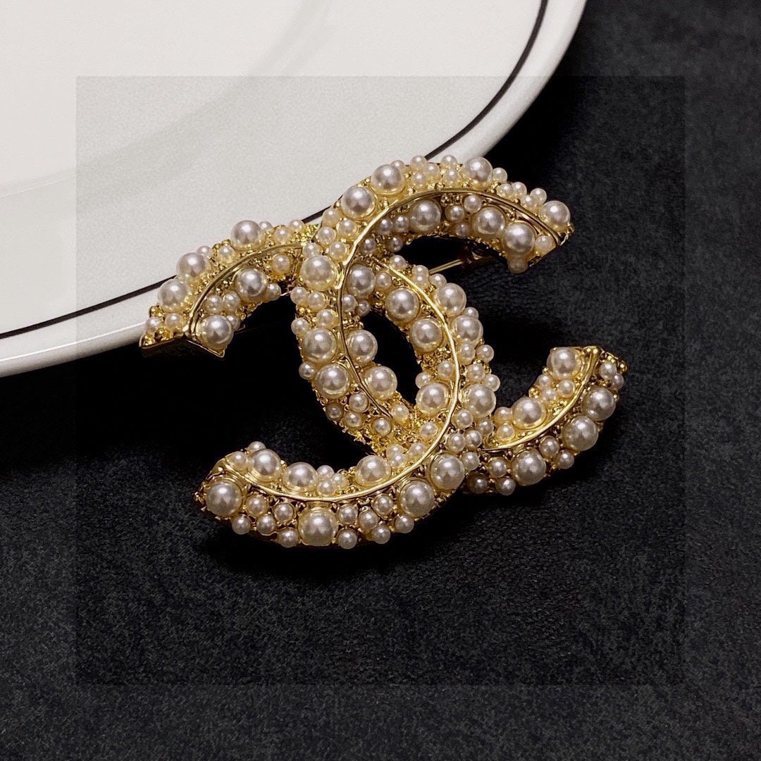 CHANEL brooch (1 of 1)