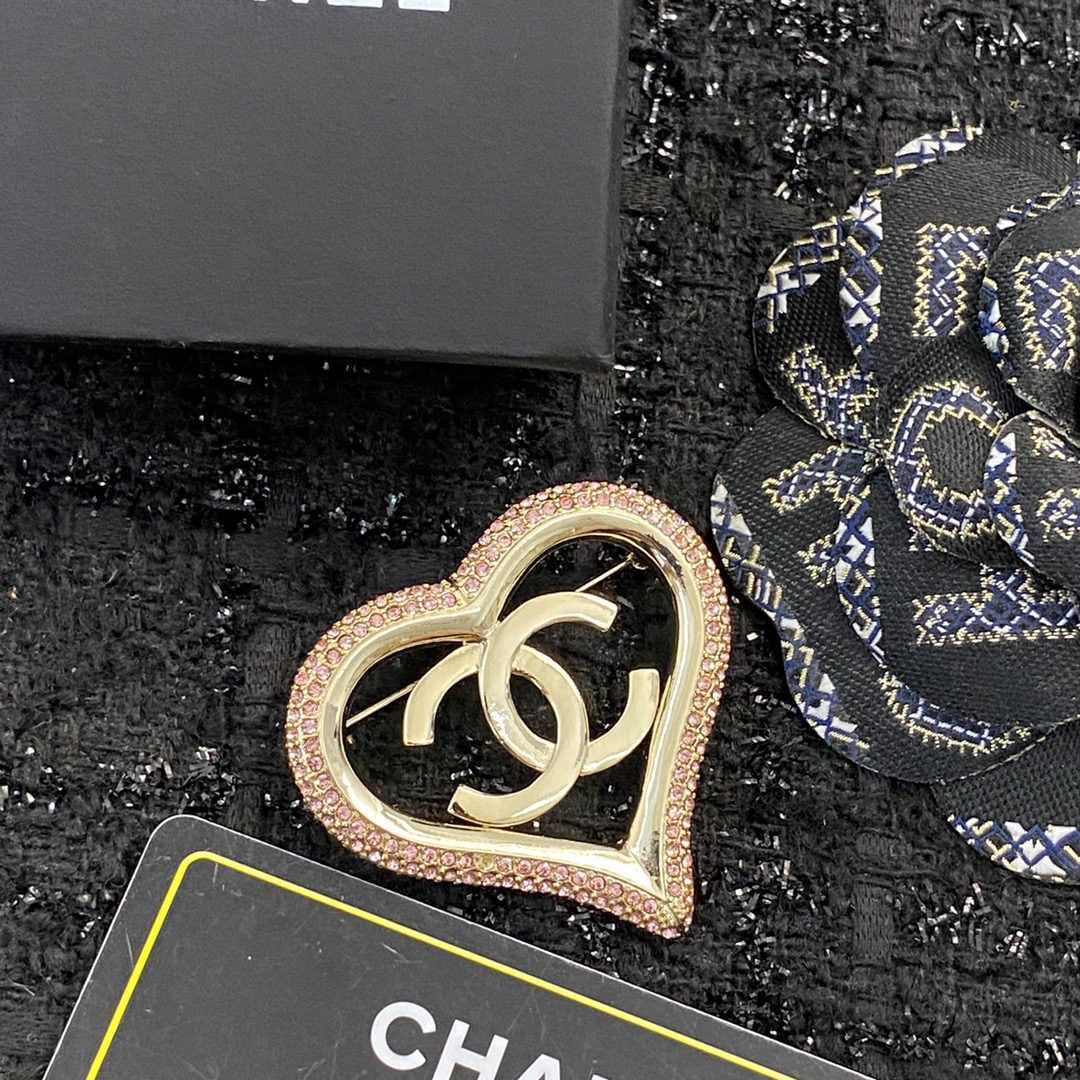 Chanel brooch: This high quality, super cute heart shaped design is sure to capture the hearts of any girl. It's stylish, elegant, and a must have for any fairy like beauty. We offer FREE SHIPPING for both domestic 