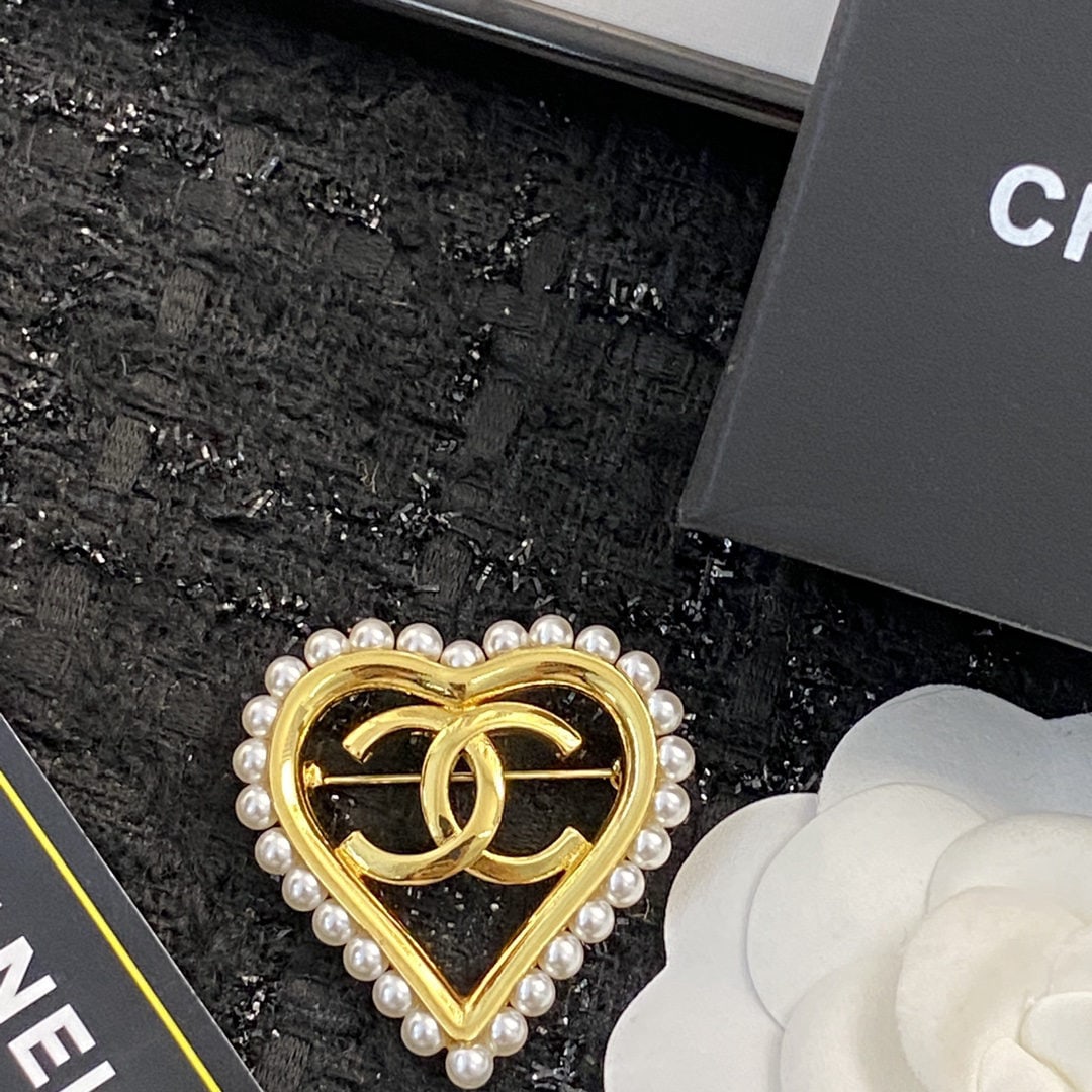 Openwork double C CHANEL: High end quality, exquisite craftsmanship, hollowed out double C design, CHANEL ?C super elegant, sophisticated, and perfect for any occasion, ensuring absolute confidence. We offer FREE SHIPPING for 