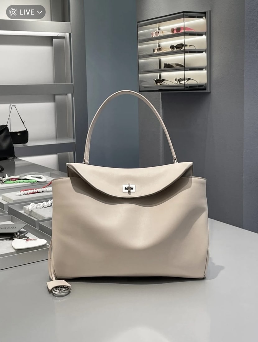 Balenciaga: Apricot, a low saturation color, is both fashionable and elegant. We offer FREE SHIPPING for both domestic and international clients.We accept wire transfer and card payment, for the convenience of